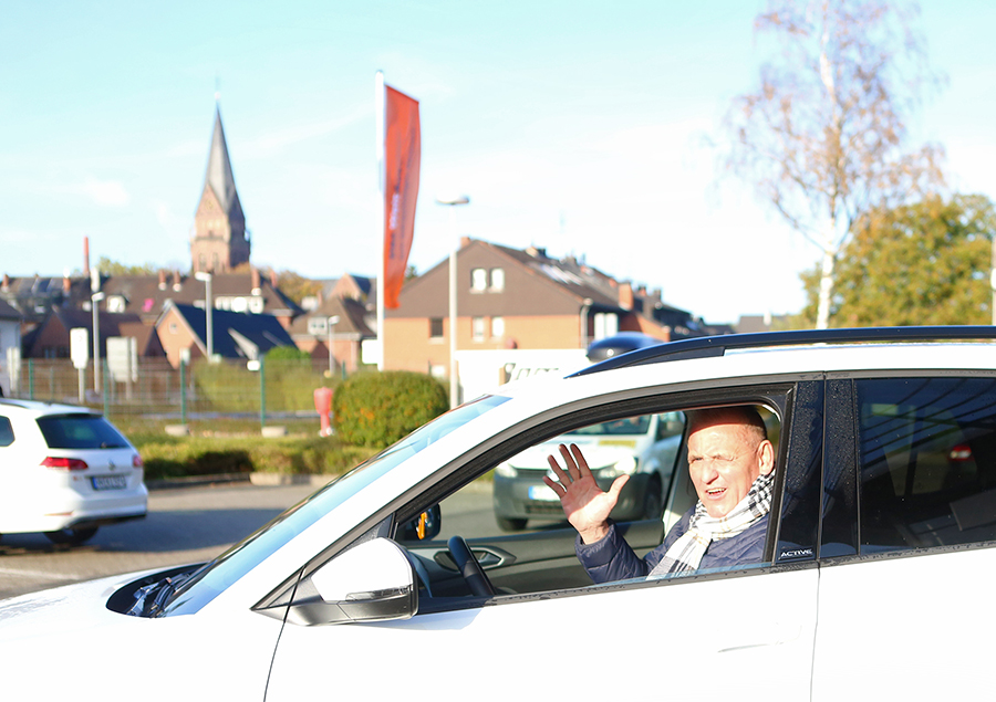 Werner Vollack im Autohaus Borgmann