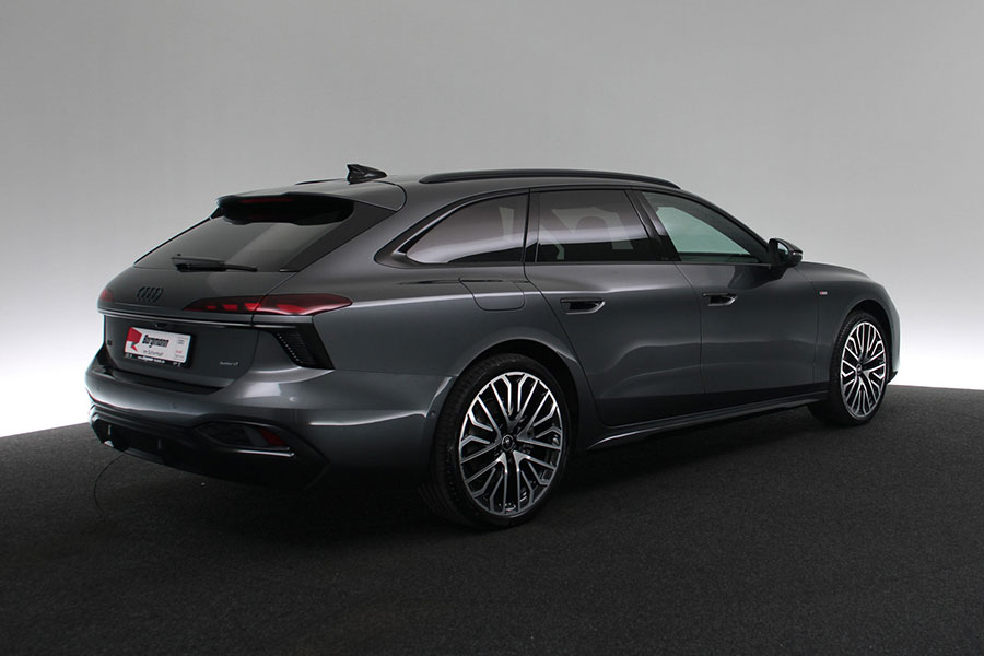 Der neue Audi A6 Avant TDI von hinten Der neue Audi A6 Avant TDI von hinten