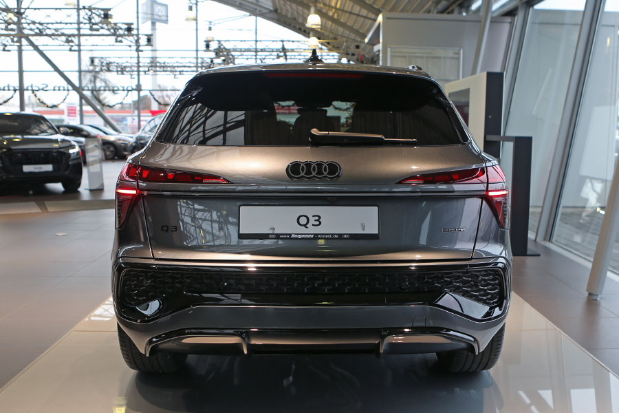 Der neue Audi Q3 von hinten 