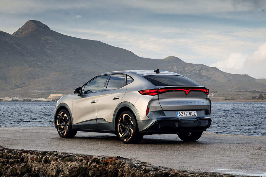 Der neue Cupra Tavascan von hinten Der neue Cupra Tavascan von hinten