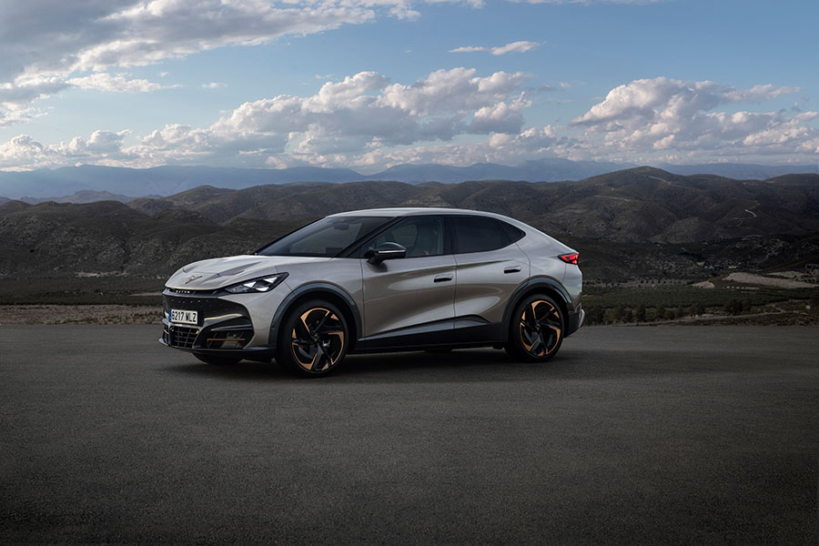 Der neue Cupra Tavascan von der Seite Der neue Cupra Tavascan von der Seite
