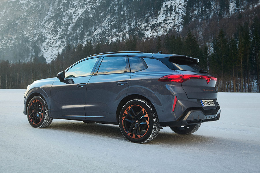 Der neue Cupra Terramar von der Seite Der neue Cupra Terramar von der Seite