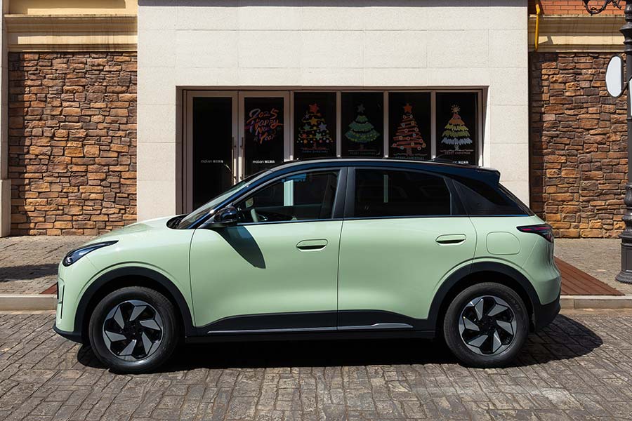 Der neue Geely E2 von der Seite
