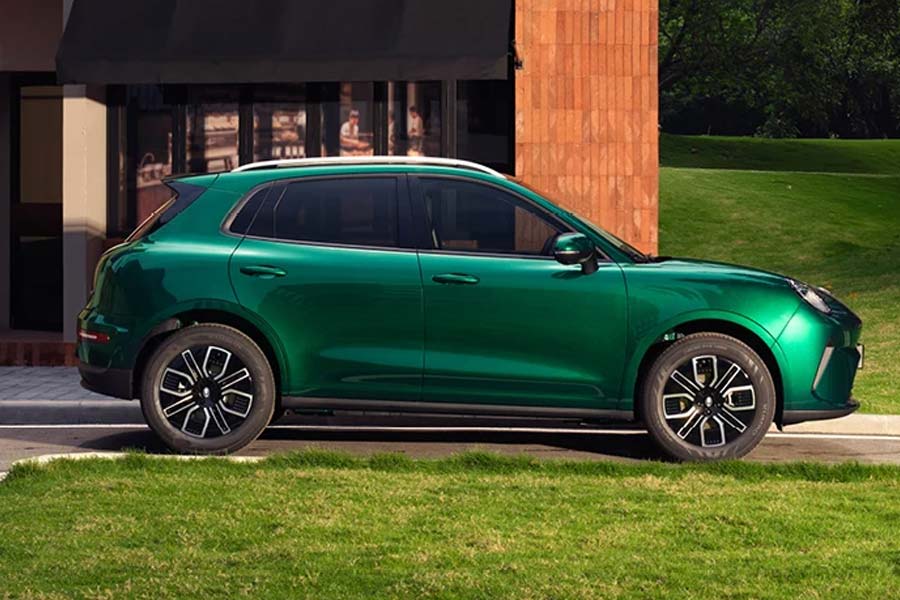 Der neue GWM ORA 05 SUV von der Seite bei Borgmann im Schirrhof