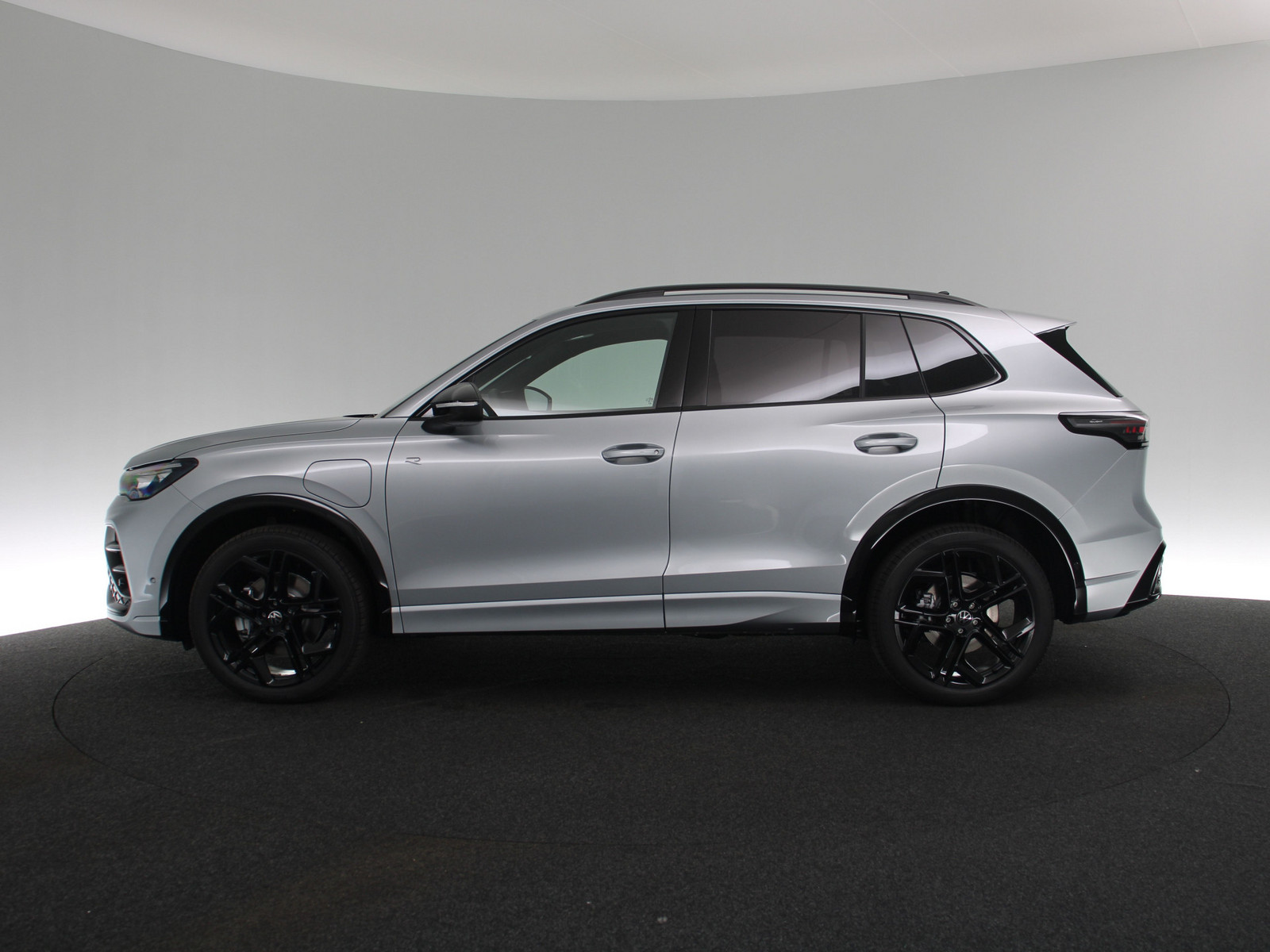 VW Tiguan 1.5 TSI eHybrid R-Line VW Tiguan 1.5 TSI eHybrid R-Line