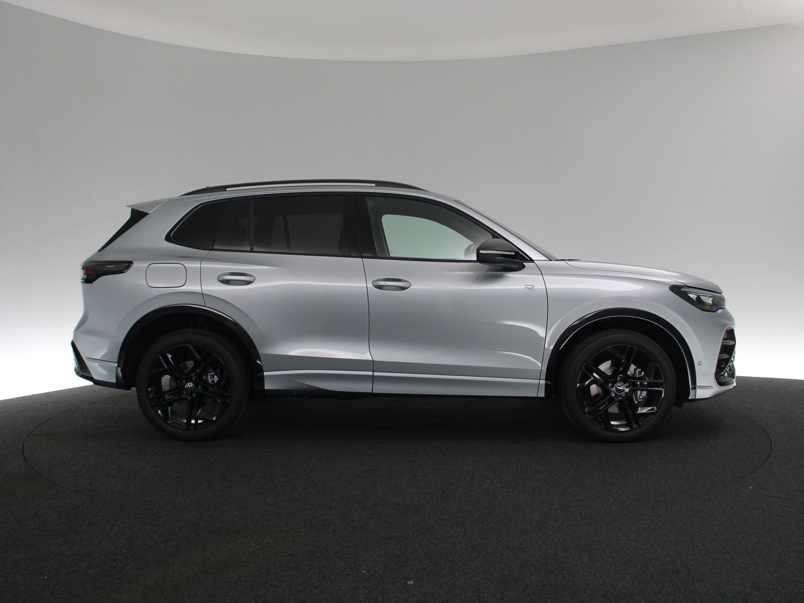 VW Tiguan 1.5 TSI eHybrid R-Line VW Tiguan 1.5 TSI eHybrid R-Line