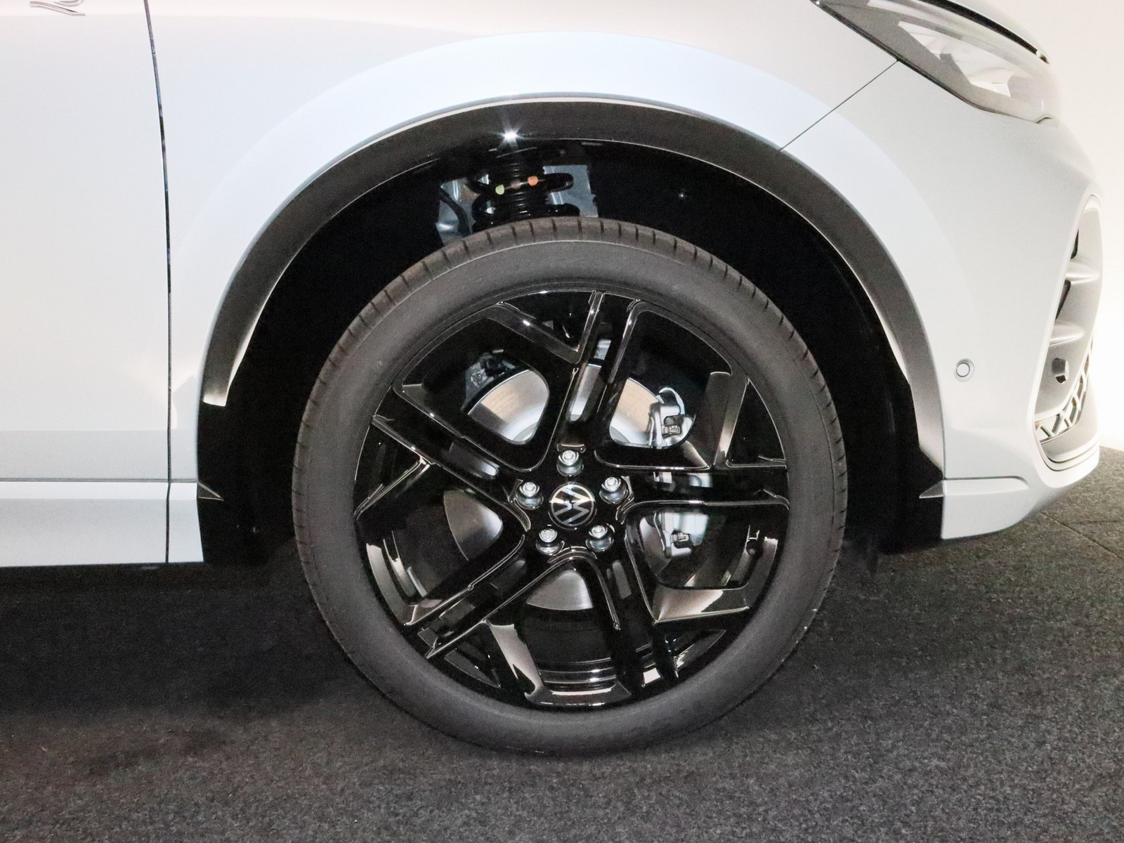 VW Tiguan 1.5 TSI eHybrid R-Line VW Tiguan 1.5 TSI eHybrid R-Line