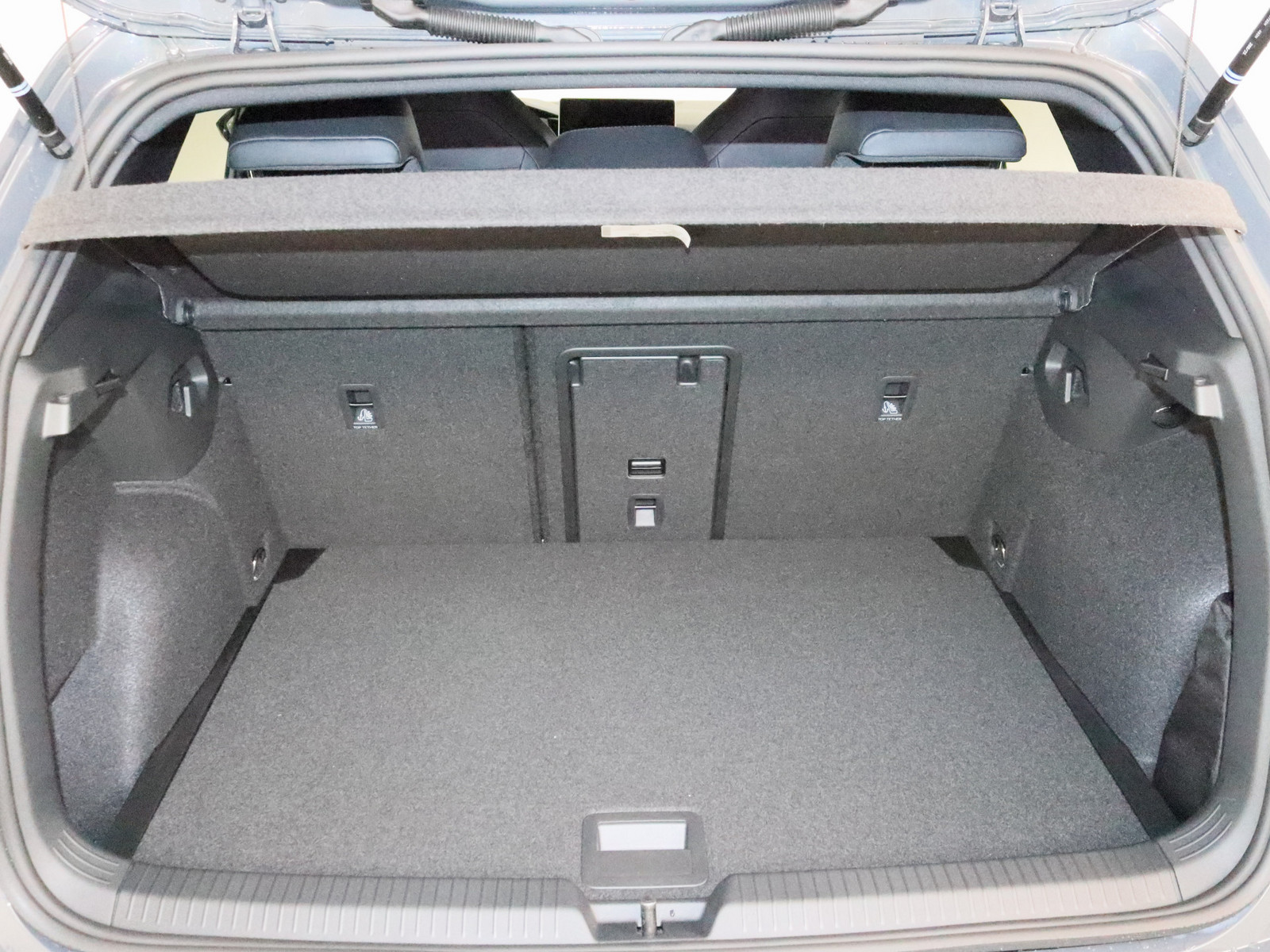 VW Golf VIII 1.5 eTSI R-Line VW Golf VIII 1.5 eTSI R-Line