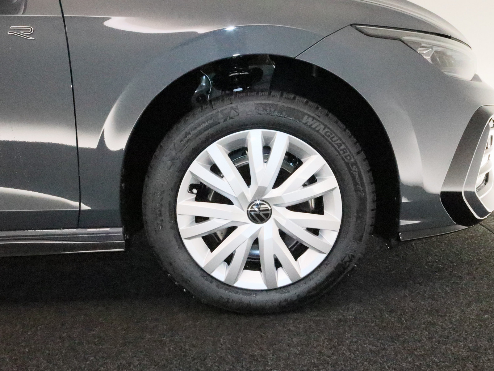 VW Golf VIII 1.5 eTSI R-Line VW Golf VIII 1.5 eTSI R-Line