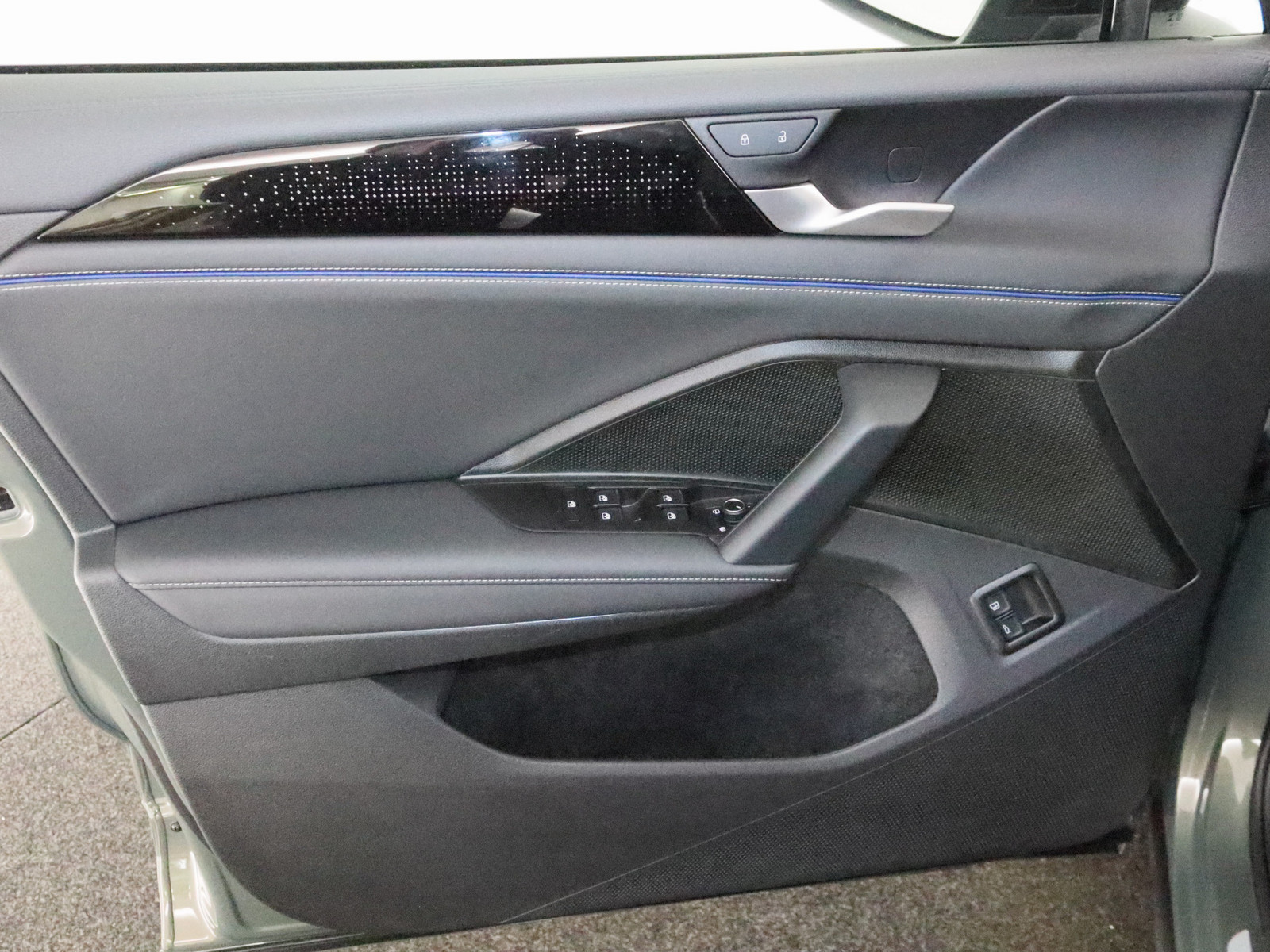 VW Tiguan 1.5 TSI eHybrid R-Line VW Tiguan 1.5 TSI eHybrid R-Line