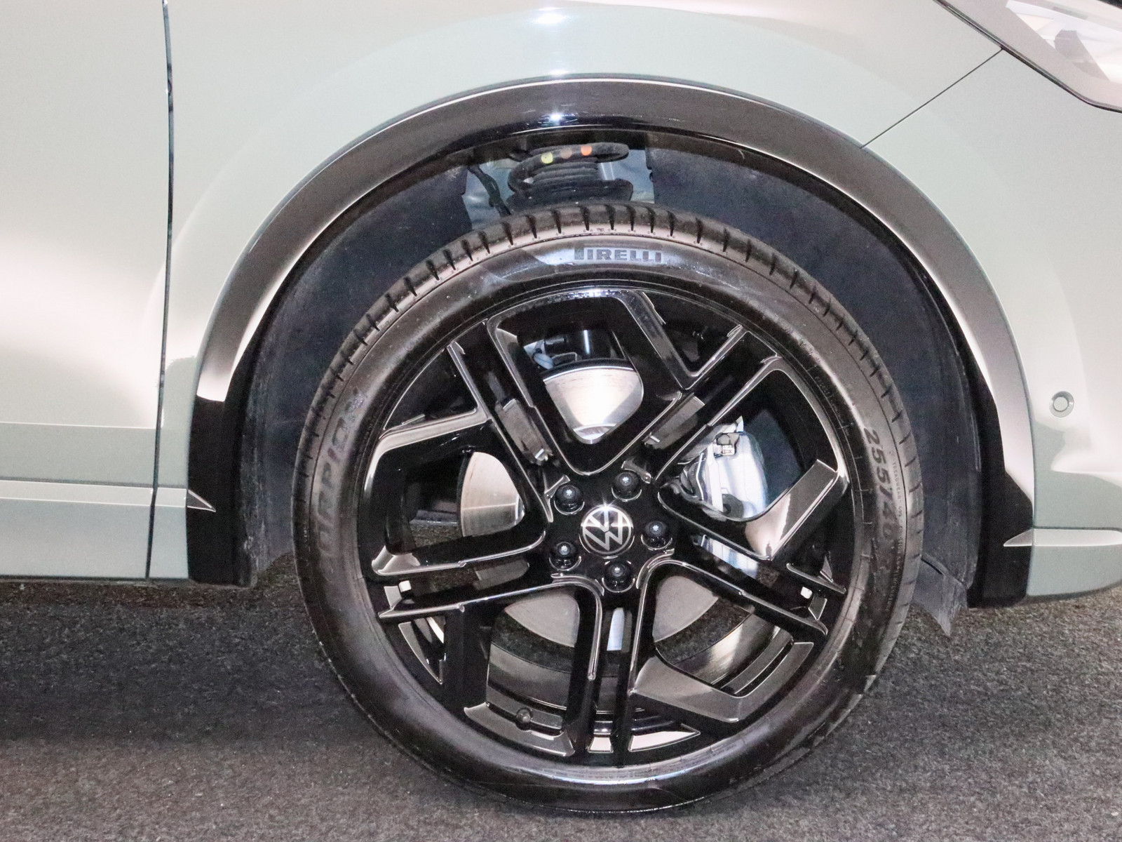 VW Tiguan 1.5 TSI eHybrid R-Line VW Tiguan 1.5 TSI eHybrid R-Line