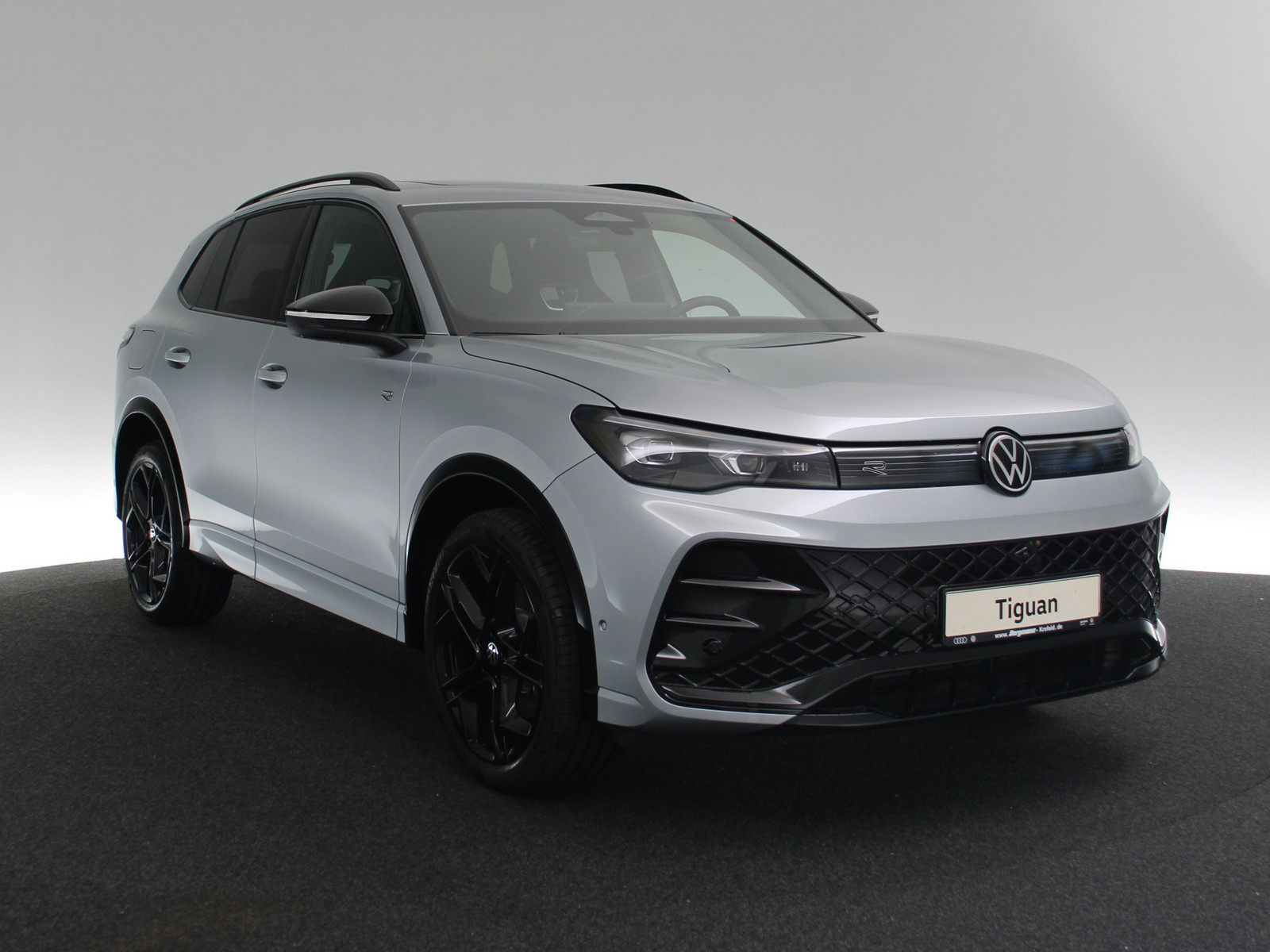 VW Tiguan 1.5 TSI eHybrid R-Line VW Tiguan 1.5 TSI eHybrid R-Line