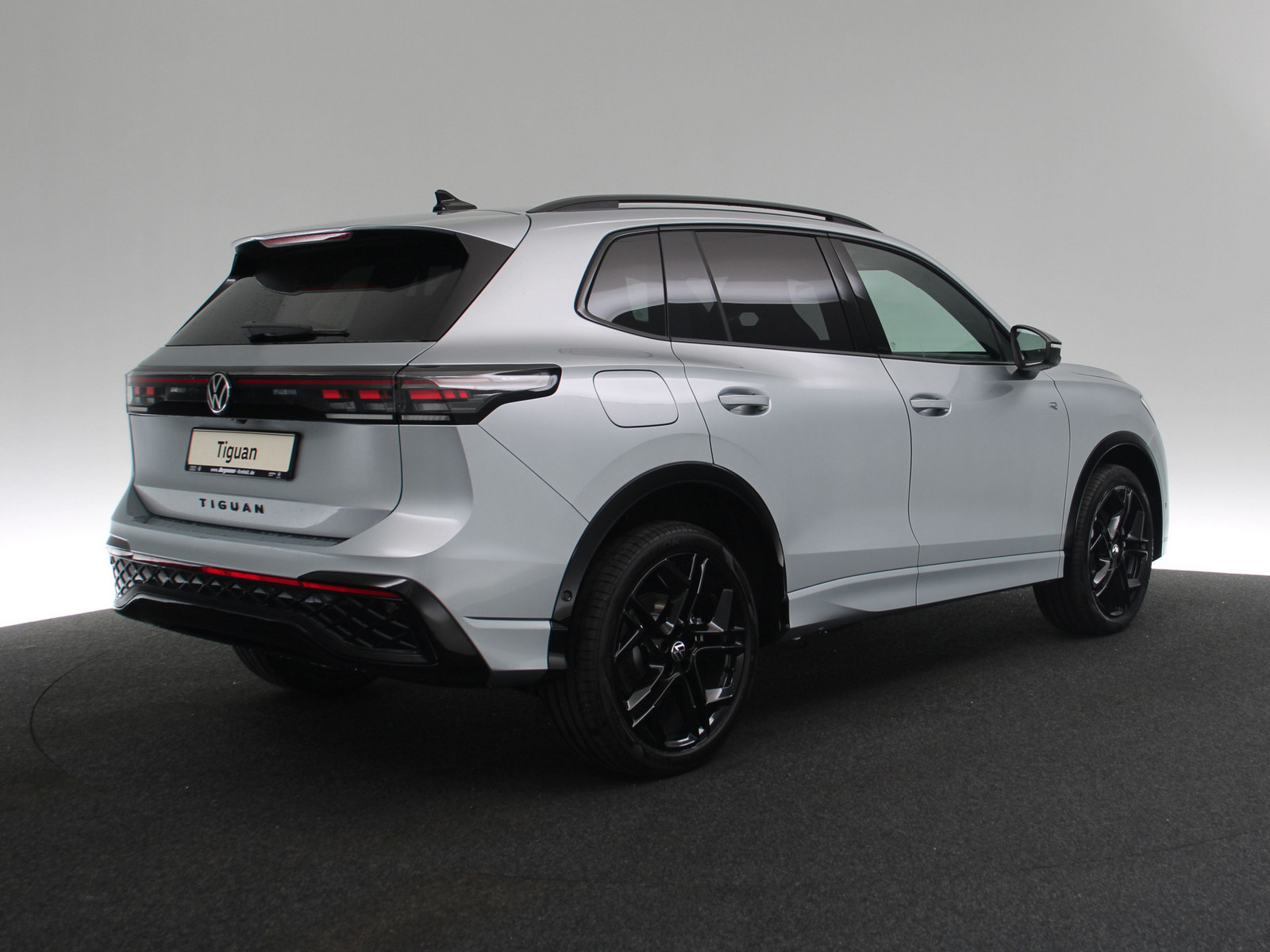 VW Tiguan 1.5 TSI eHybrid R-Line VW Tiguan 1.5 TSI eHybrid R-Line