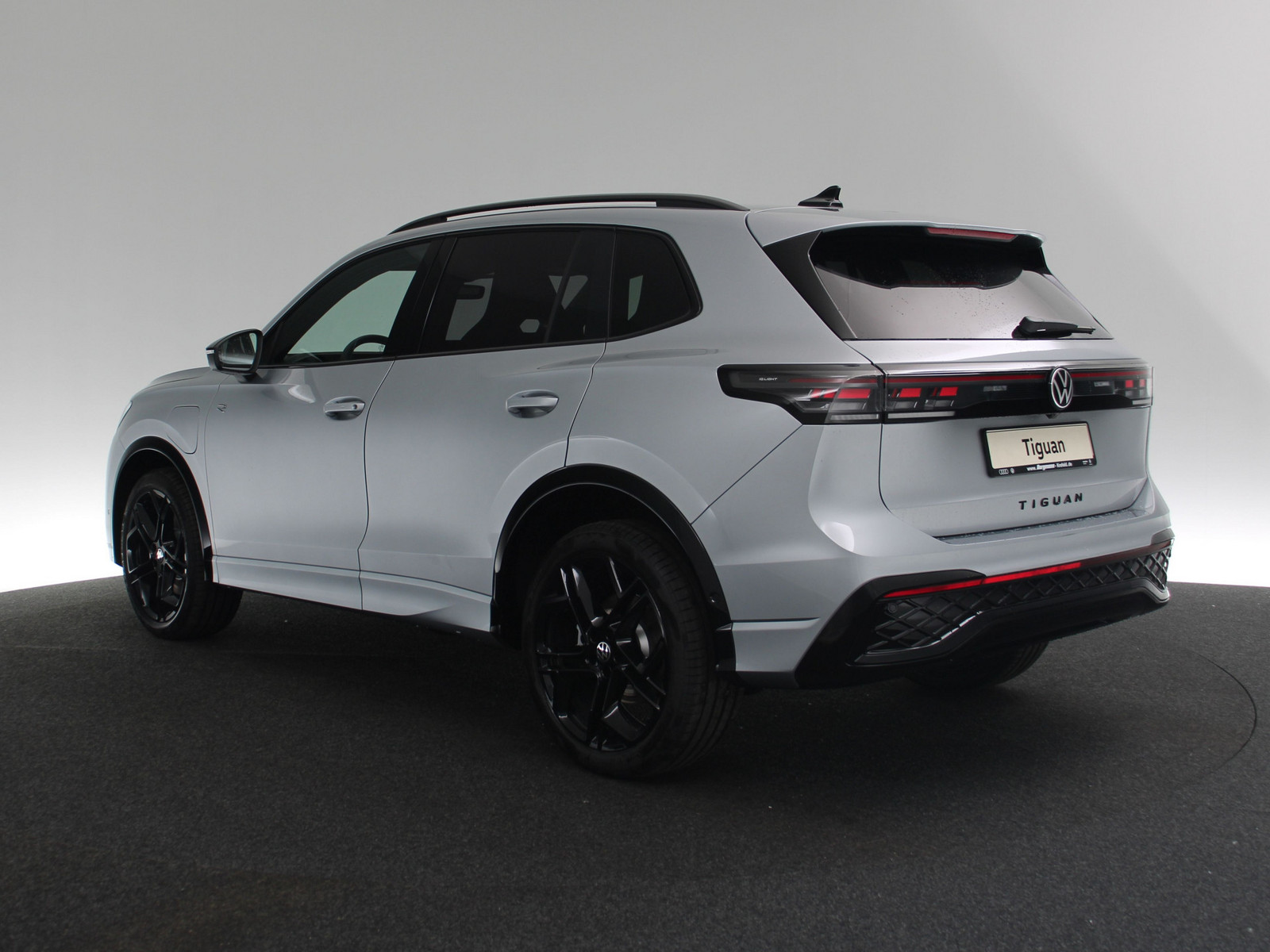 VW Tiguan 1.5 TSI eHybrid R-Line VW Tiguan 1.5 TSI eHybrid R-Line