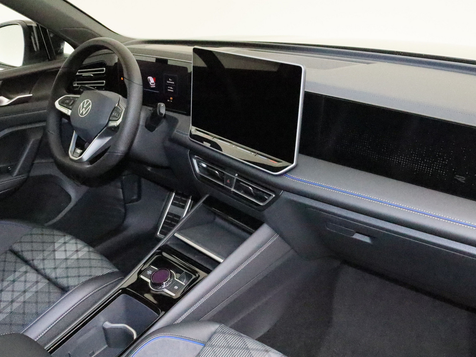 VW Tiguan 1.5 TSI eHybrid R-Line VW Tiguan 1.5 TSI eHybrid R-Line