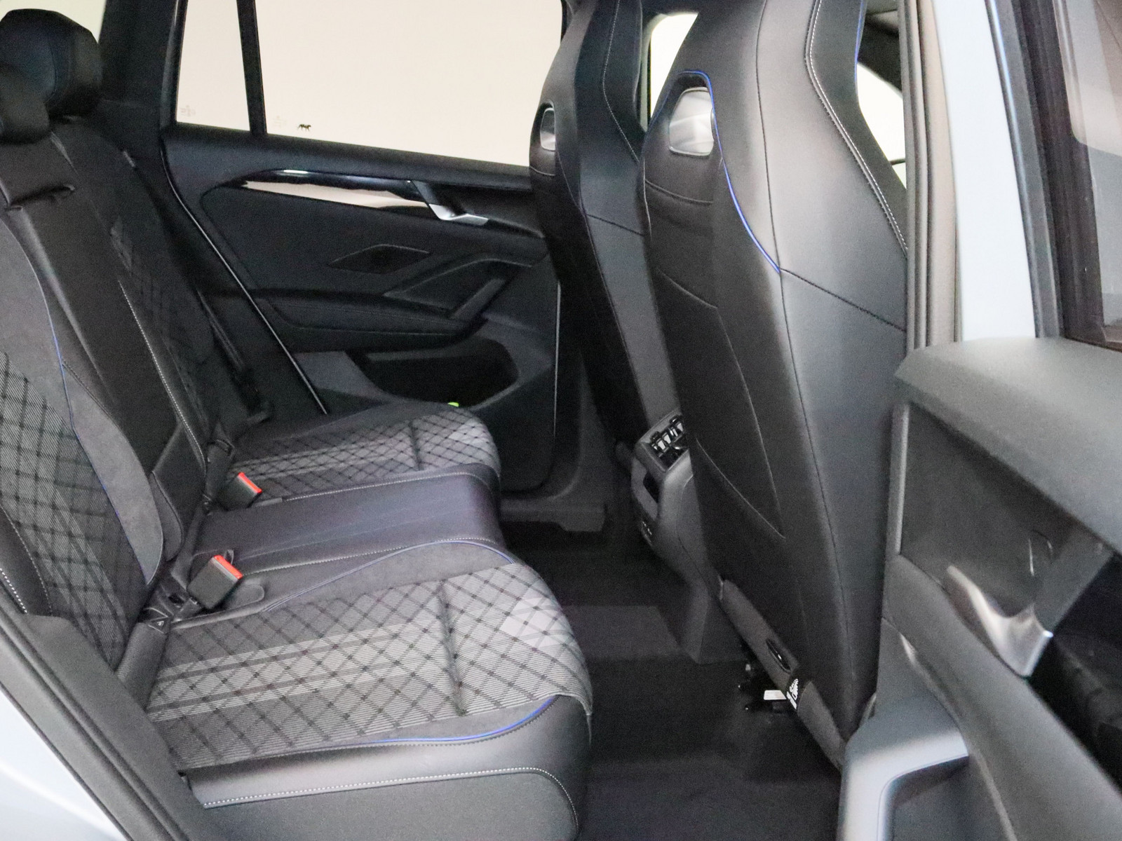 VW Tiguan 1.5 TSI eHybrid R-Line VW Tiguan 1.5 TSI eHybrid R-Line