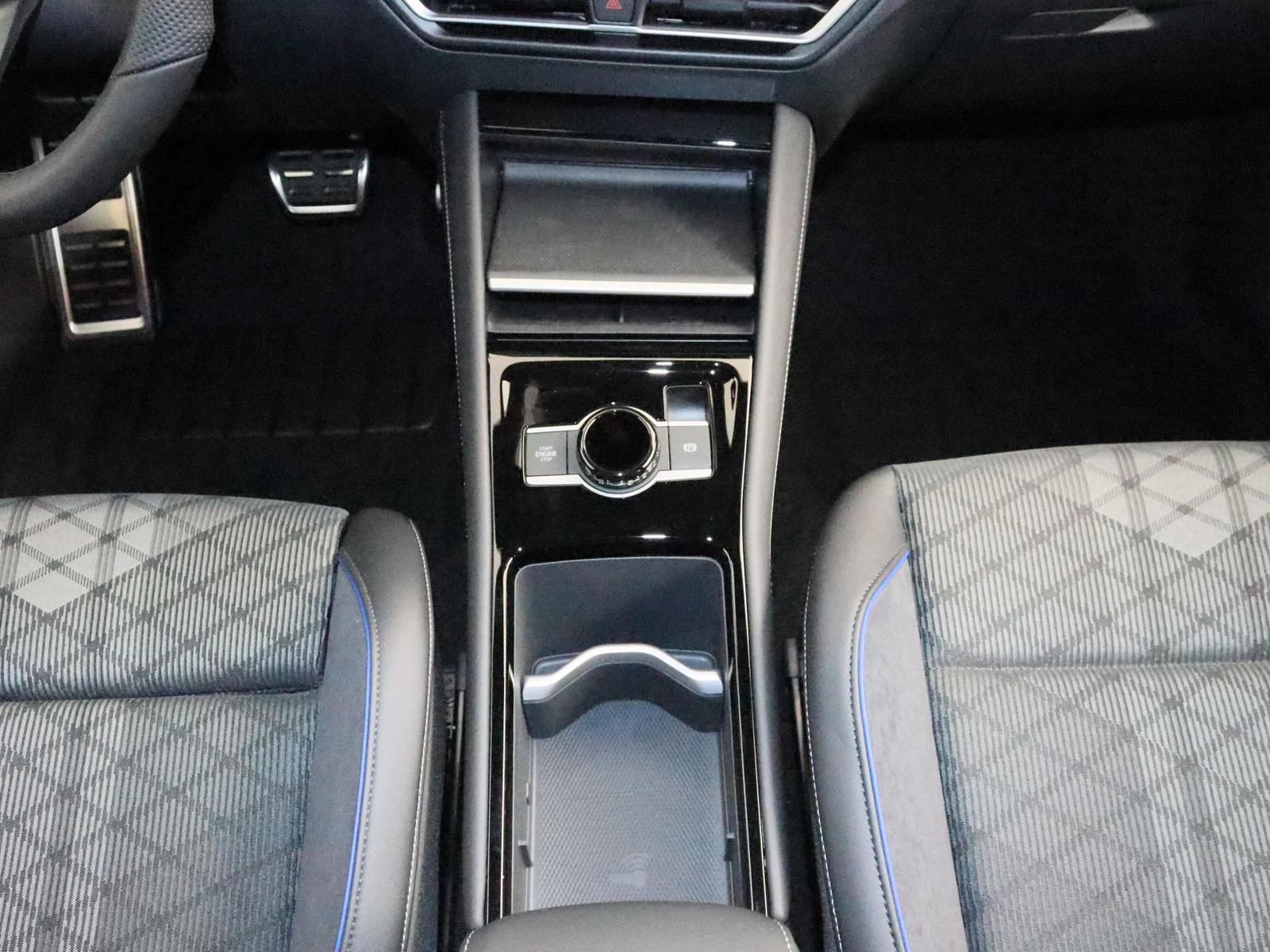 VW Tiguan 1.5 TSI eHybrid R-Line VW Tiguan 1.5 TSI eHybrid R-Line