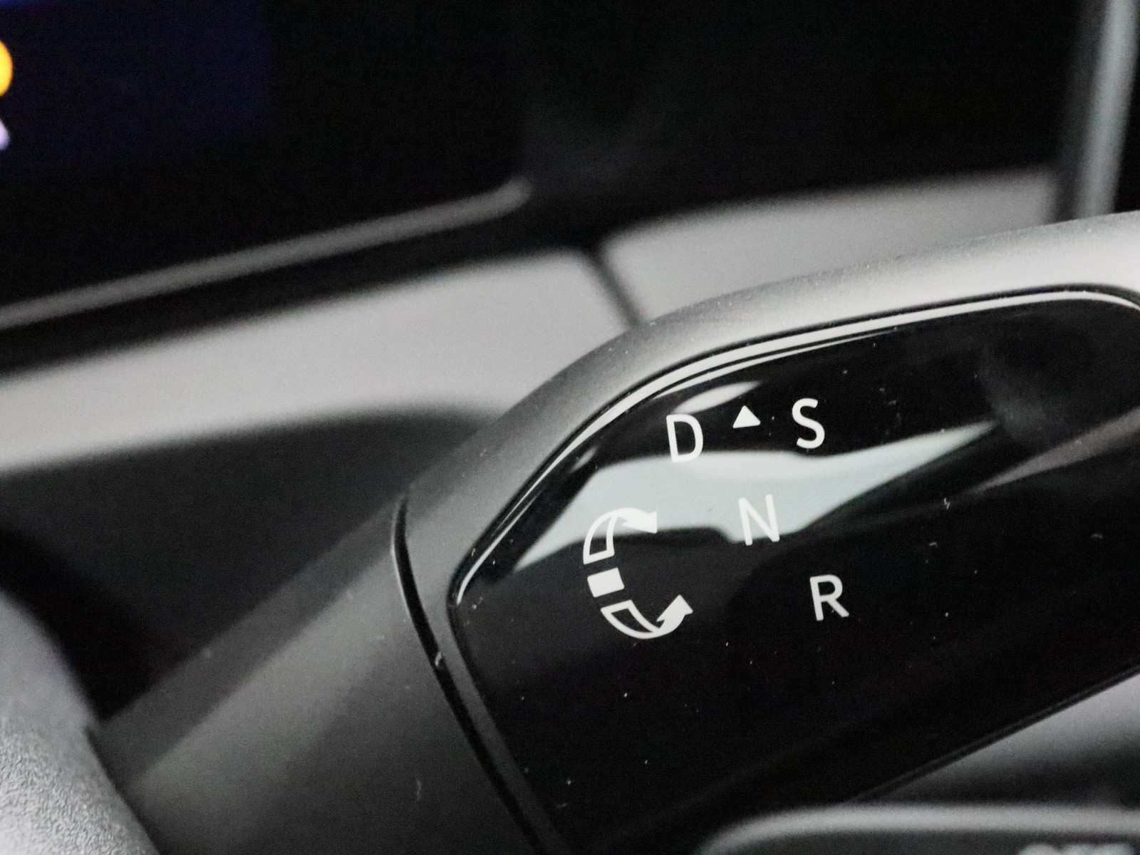 VW Tiguan 1.5 TSI eHybrid R-Line VW Tiguan 1.5 TSI eHybrid R-Line