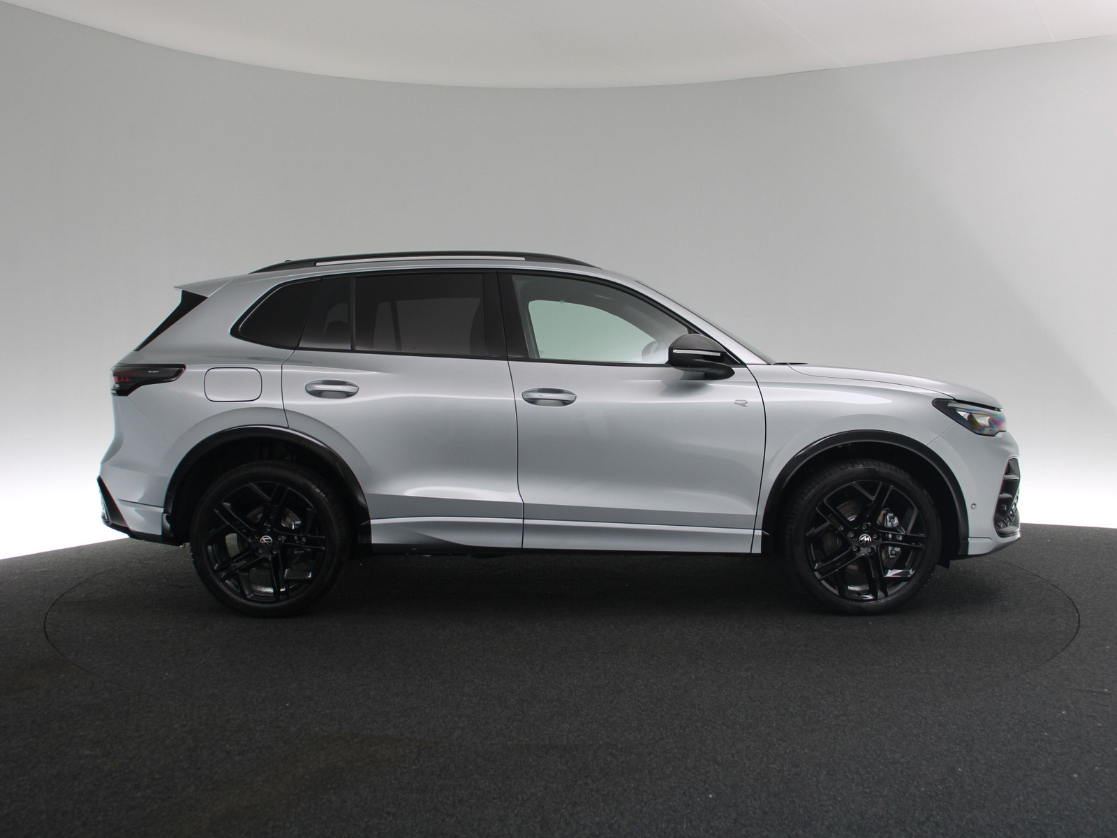 VW Tiguan 1.5 TSI eHybrid R-Line VW Tiguan 1.5 TSI eHybrid R-Line