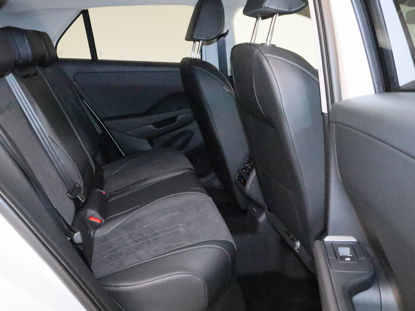 VW T-Roc 1.5 eTSI Style VW T-Roc 1.5 eTSI Style