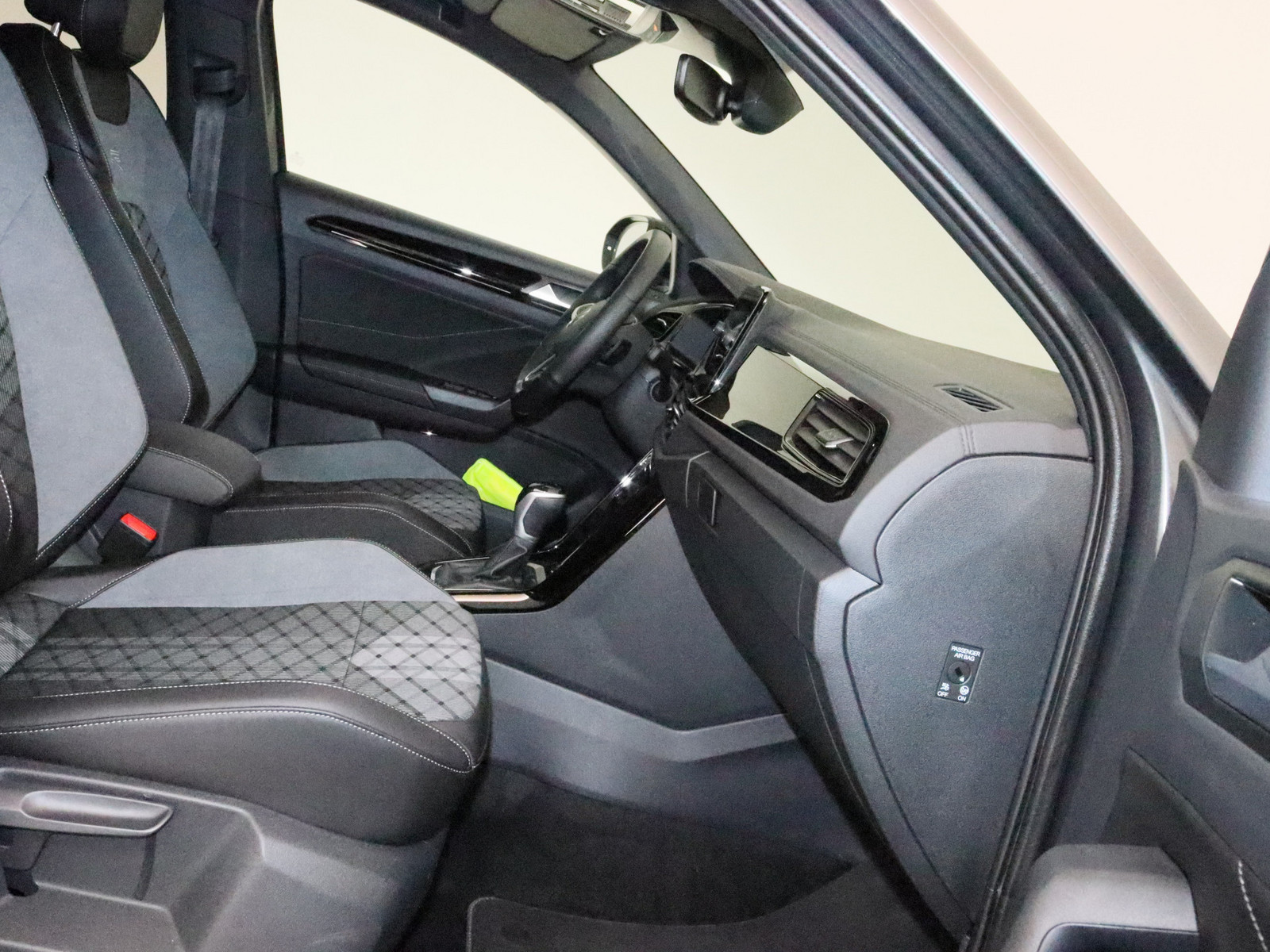 VW T-Roc 1.5 TSI R-Line VW T-Roc 1.5 TSI R-Line