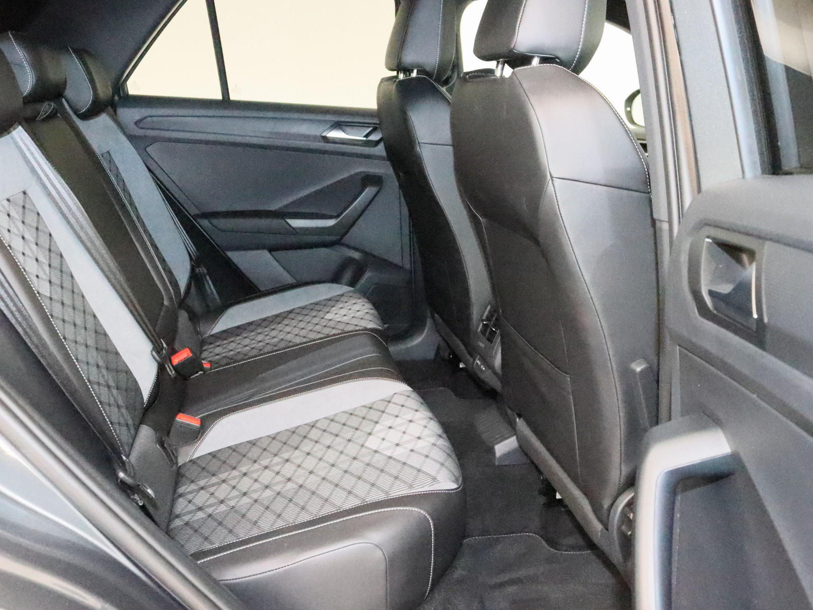 VW T-Roc 1.5 TSI R-Line VW T-Roc 1.5 TSI R-Line