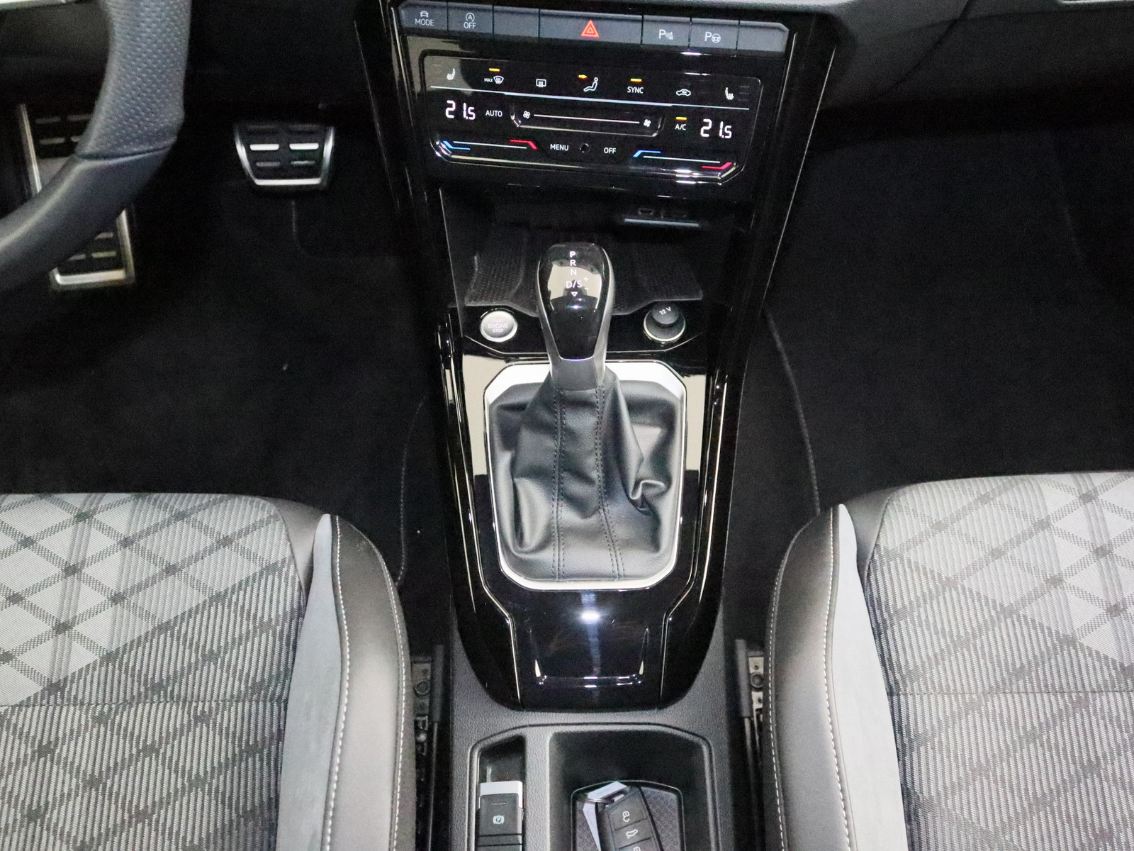 VW T-Roc 1.5 TSI R-Line VW T-Roc 1.5 TSI R-Line