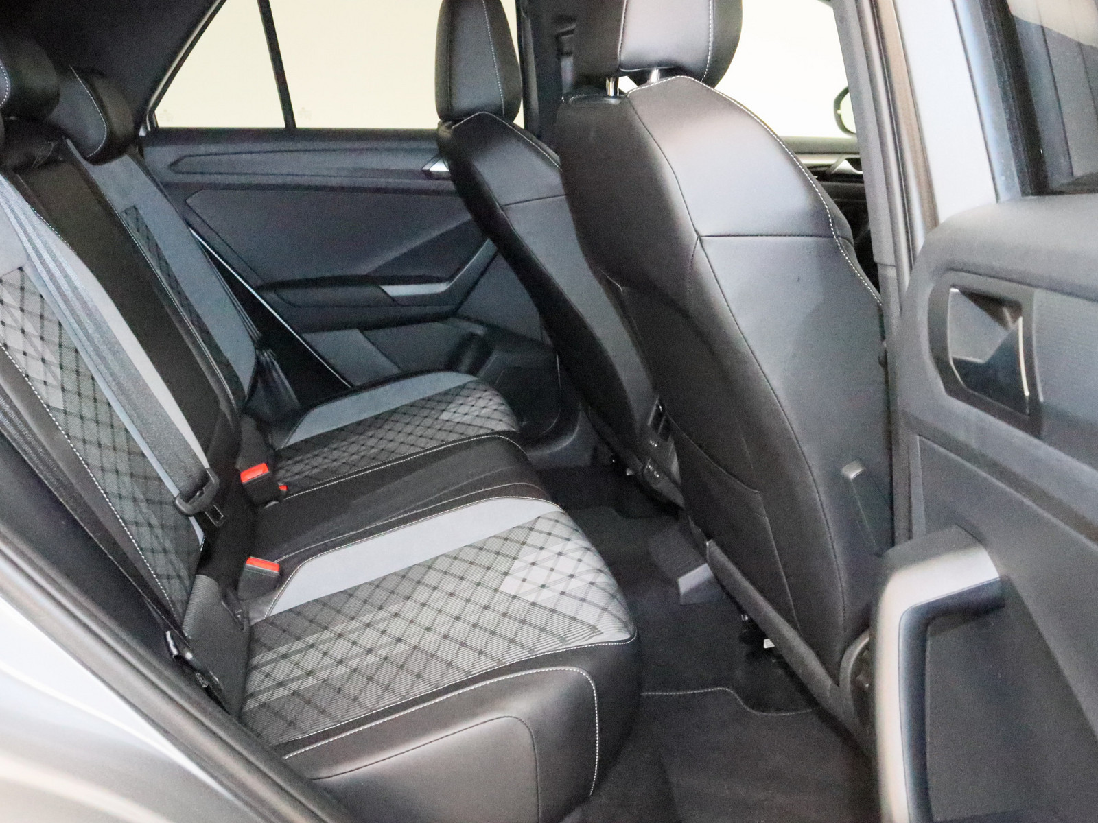 VW T-Roc 1.5 TSI R-Line VW T-Roc 1.5 TSI R-Line