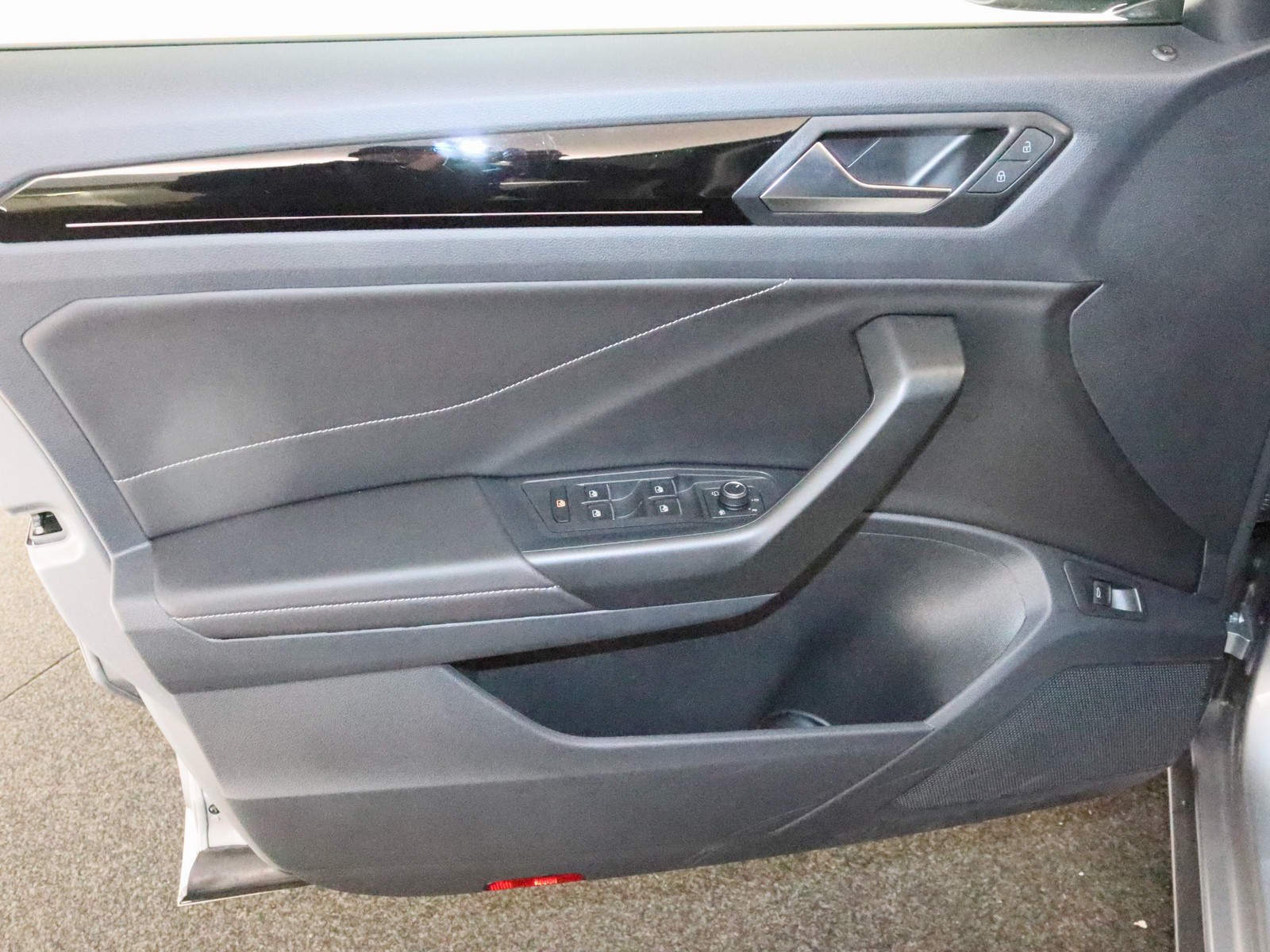 VW T-Roc 1.5 TSI R-Line VW T-Roc 1.5 TSI R-Line