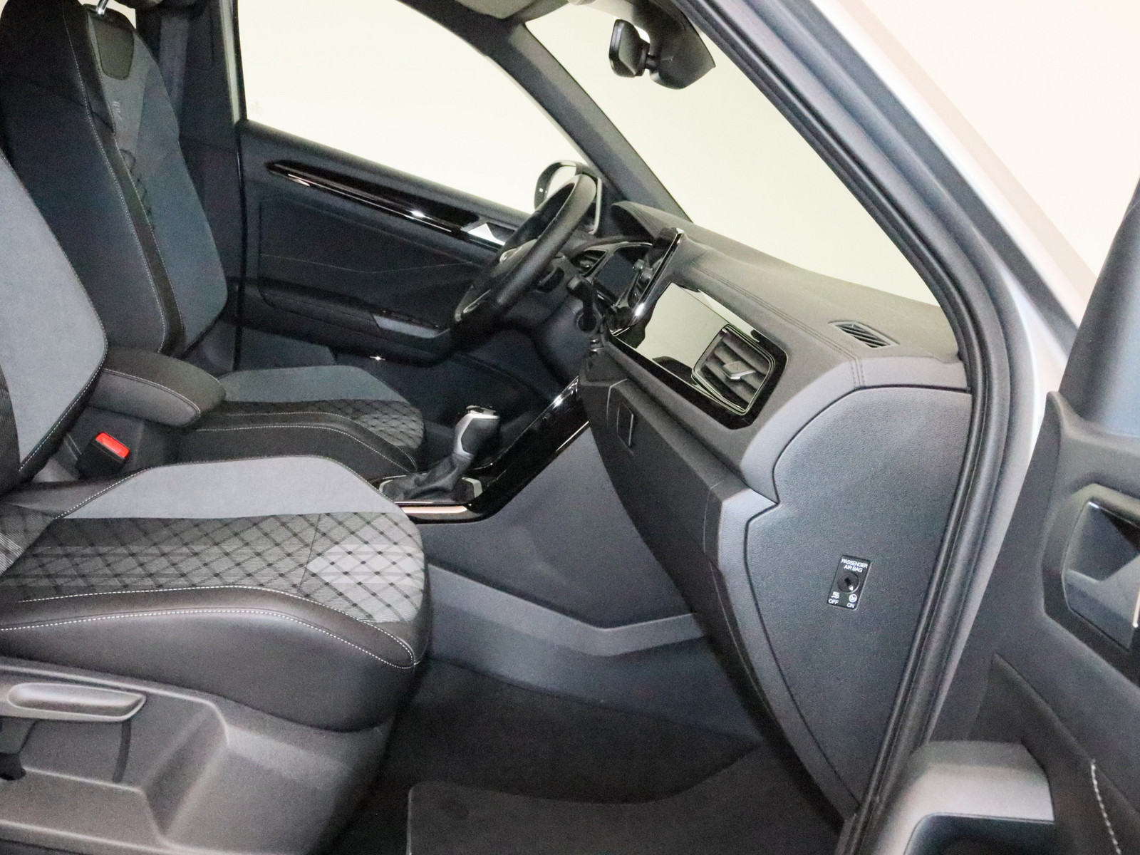 VW T-Roc 1.5 TSI R-Line VW T-Roc 1.5 TSI R-Line