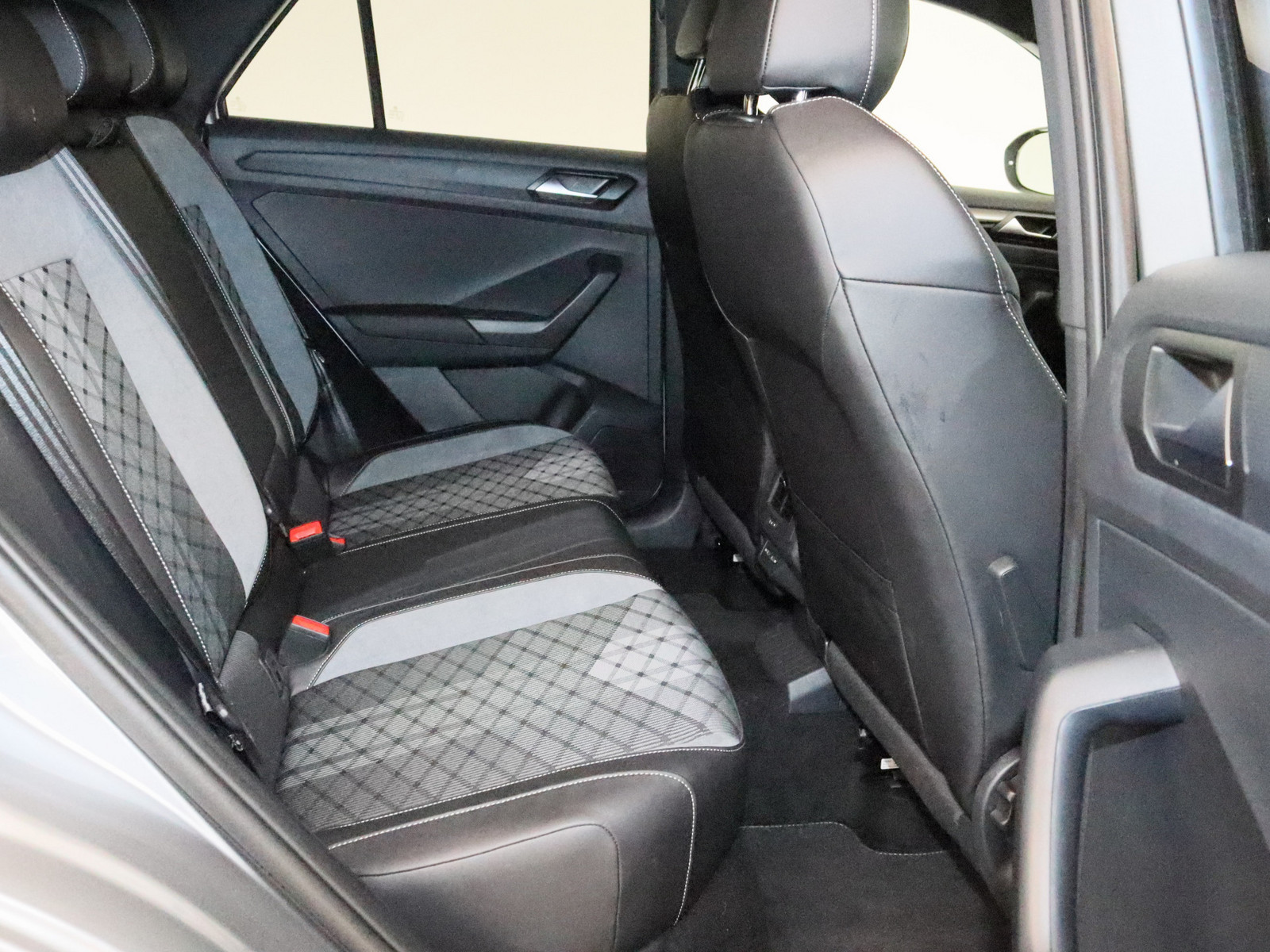 VW T-Roc 1.5 TSI R-Line VW T-Roc 1.5 TSI R-Line