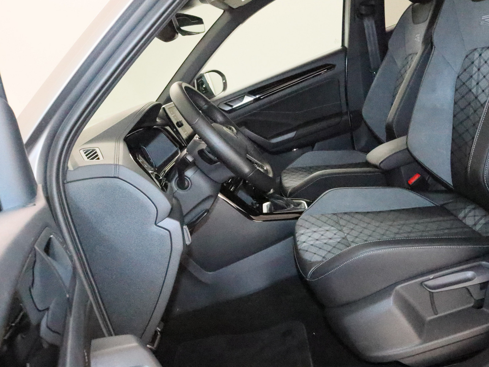 VW T-Roc 1.5 TSI R-Line VW T-Roc 1.5 TSI R-Line