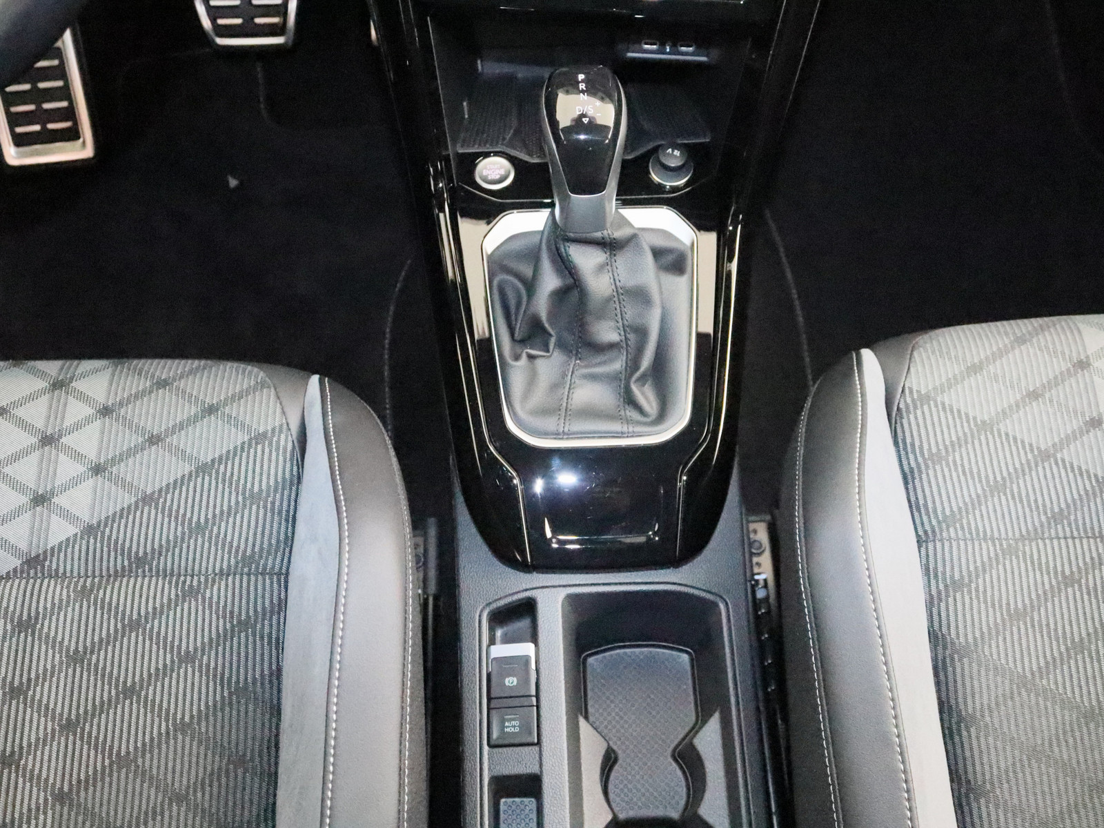 VW T-Roc 1.5 TSI R-Line VW T-Roc 1.5 TSI R-Line