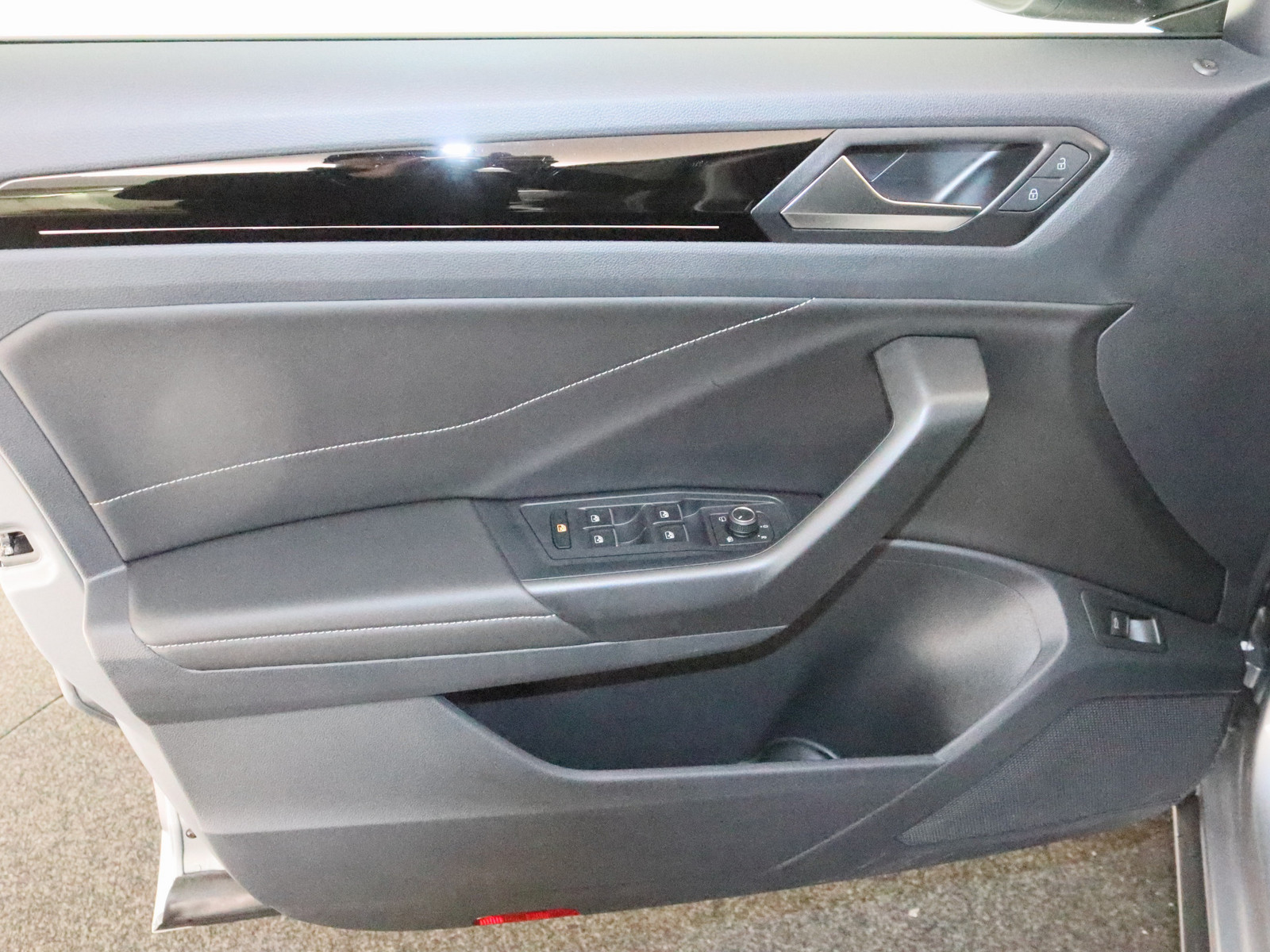 VW T-Roc 1.5 TSI R-Line VW T-Roc 1.5 TSI R-Line