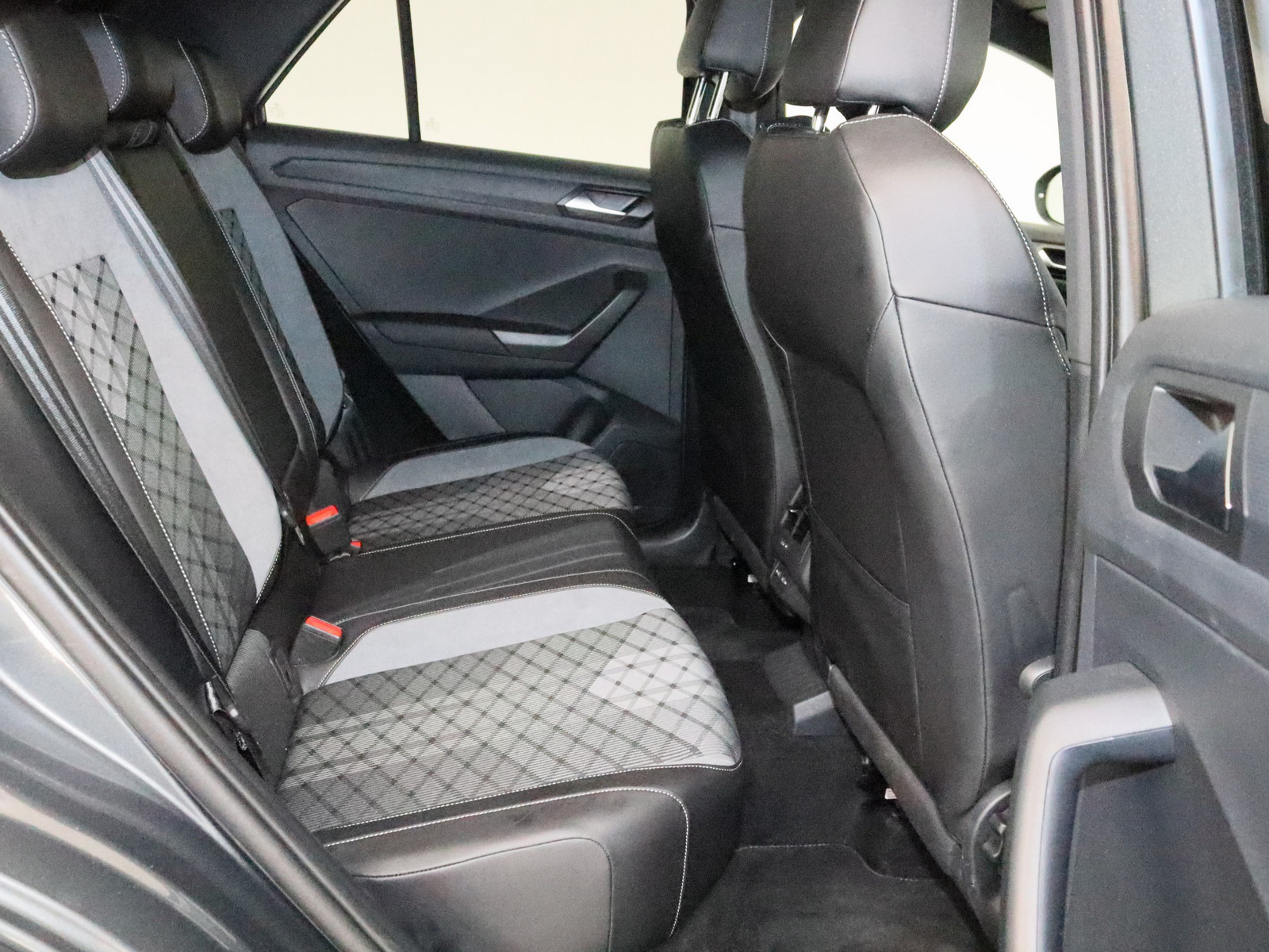 VW T-Roc 1.5 TSI R-Line VW T-Roc 1.5 TSI R-Line