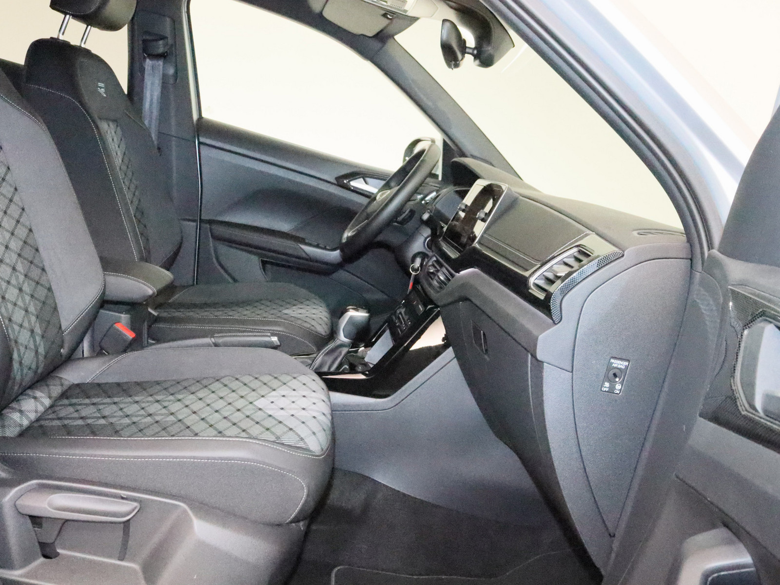 VW T-Cross 1.5 TSI R-Line VW T-Cross 1.5 TSI R-Line