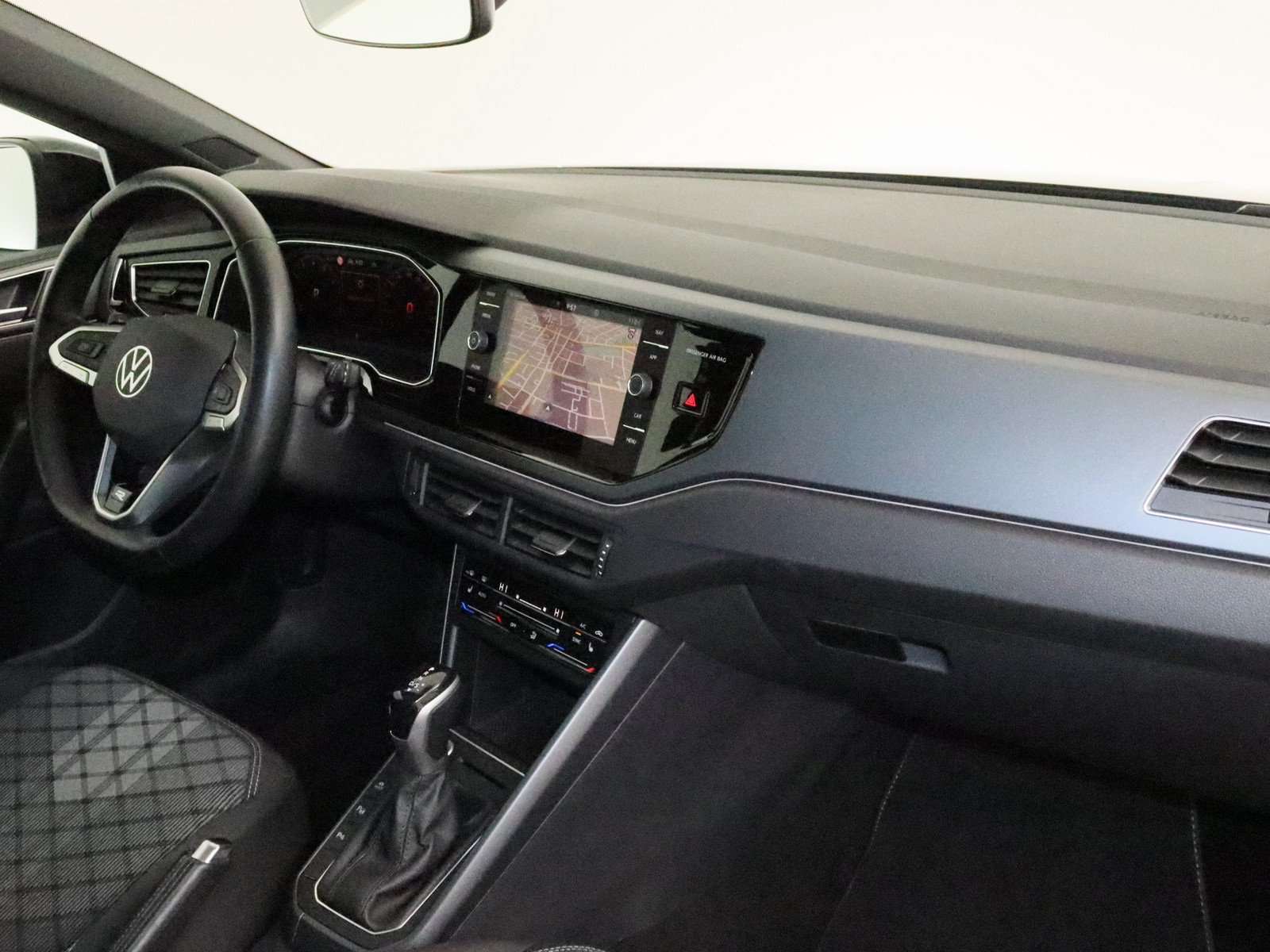 VW Taigo 1.0 TSI R-Line VW Taigo 1.0 TSI R-Line