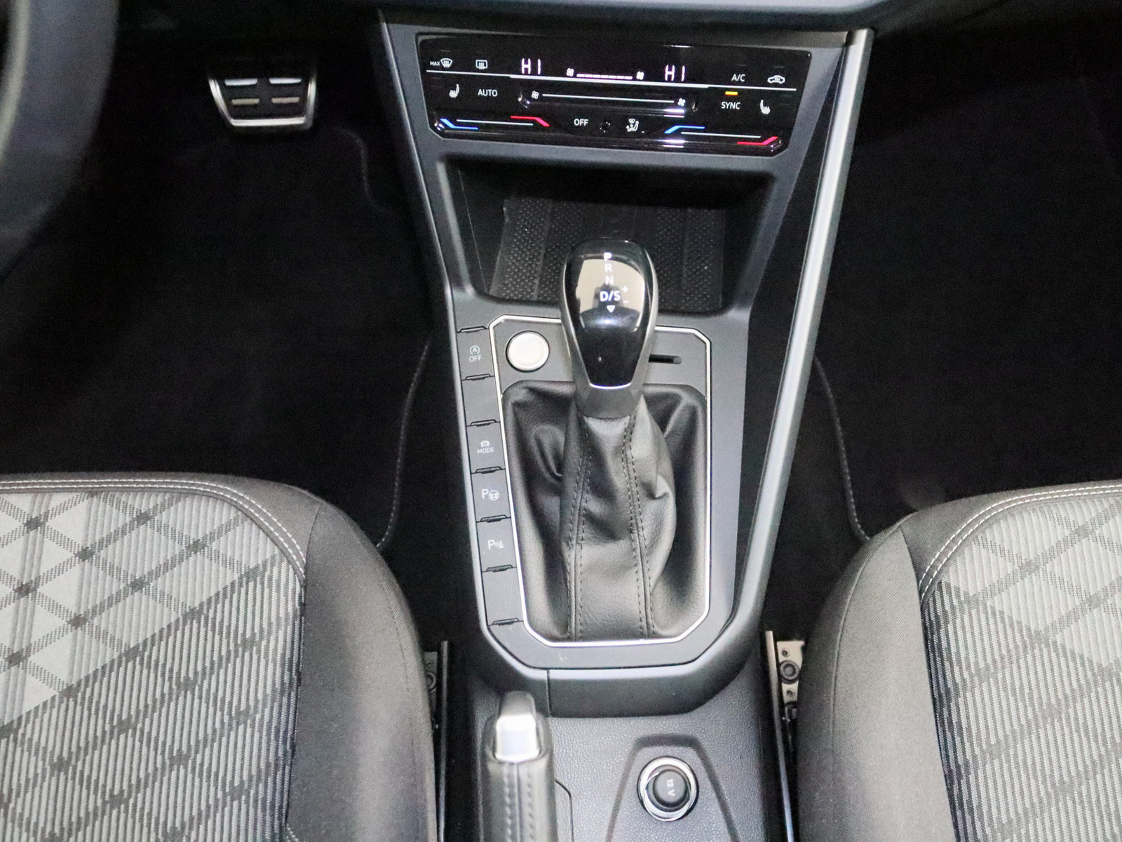 VW Taigo 1.0 TSI R-Line VW Taigo 1.0 TSI R-Line