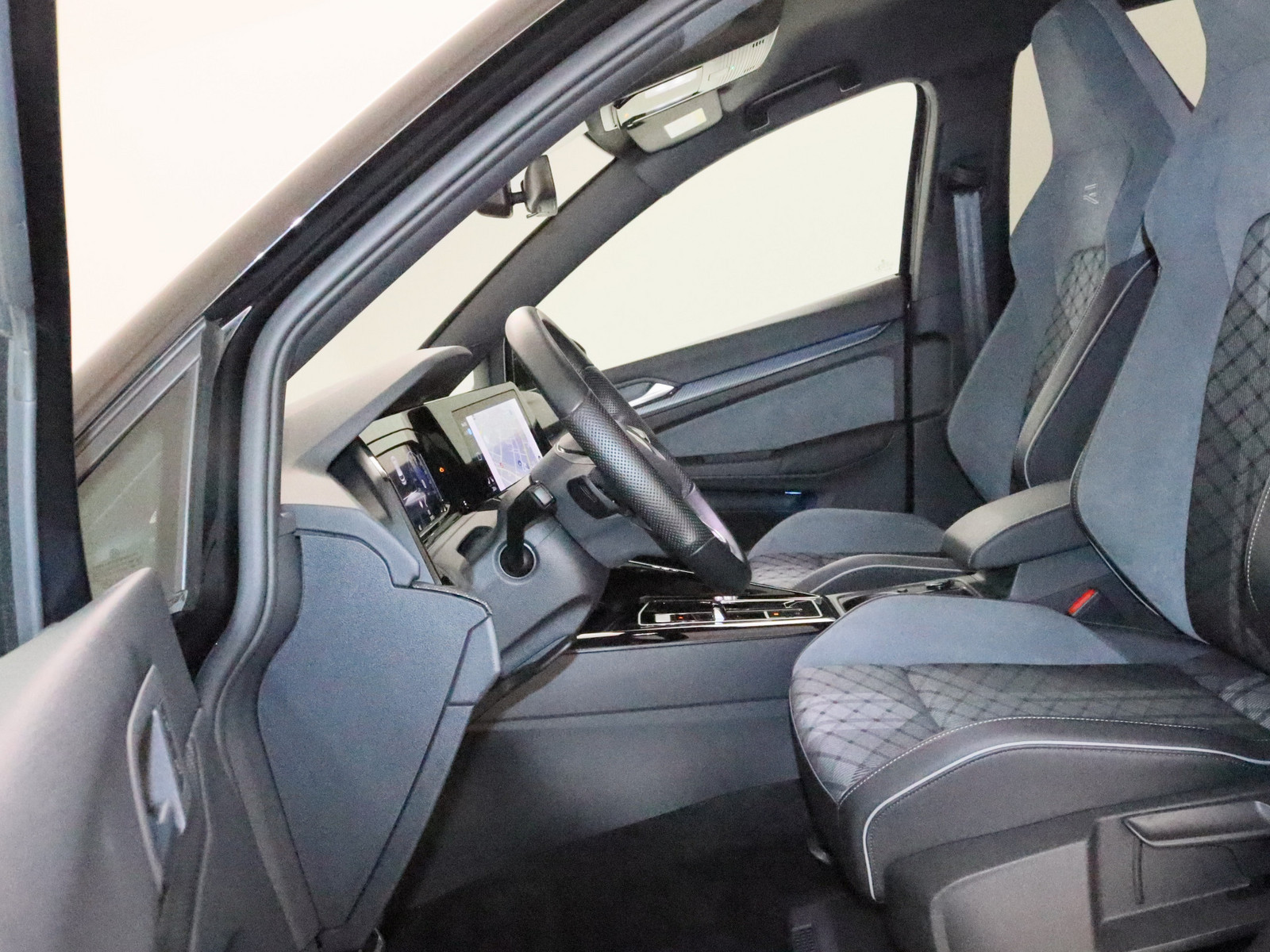 VW Golf VIII 1.5 eTSI R-Line VW Golf VIII 1.5 eTSI R-Line