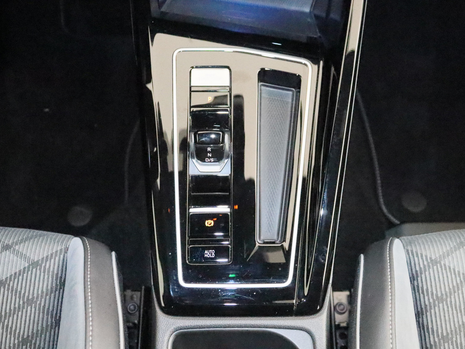 VW Golf VIII 1.5 eTSI R-Line VW Golf VIII 1.5 eTSI R-Line