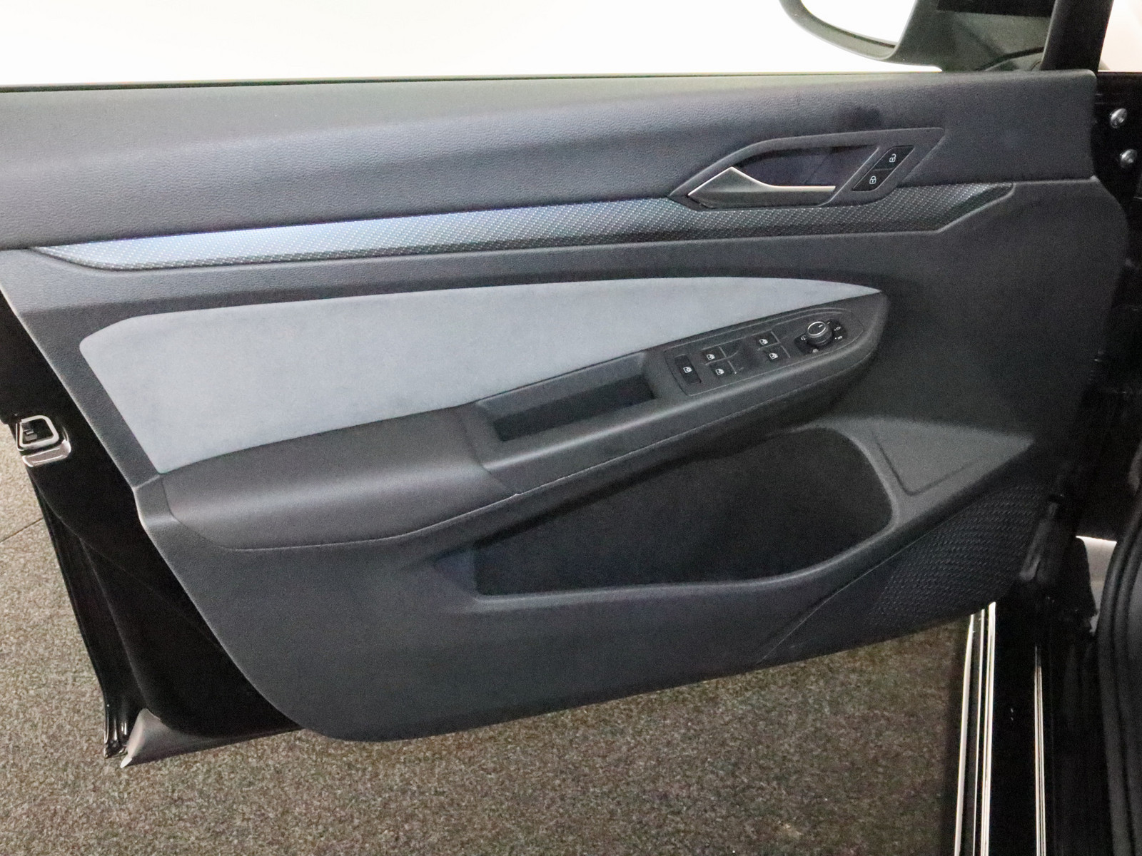 VW Golf VIII 1.5 eTSI R-Line VW Golf VIII 1.5 eTSI R-Line