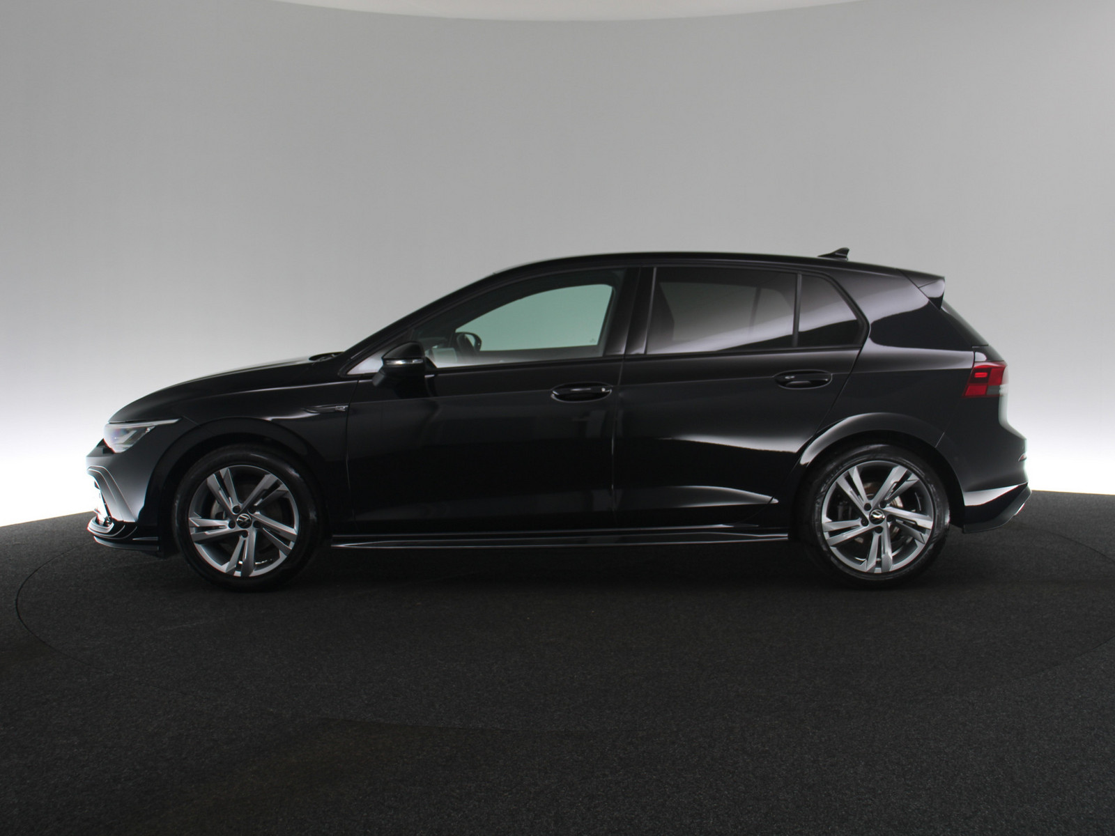 VW Golf VIII 1.5 eTSI R-Line VW Golf VIII 1.5 eTSI R-Line