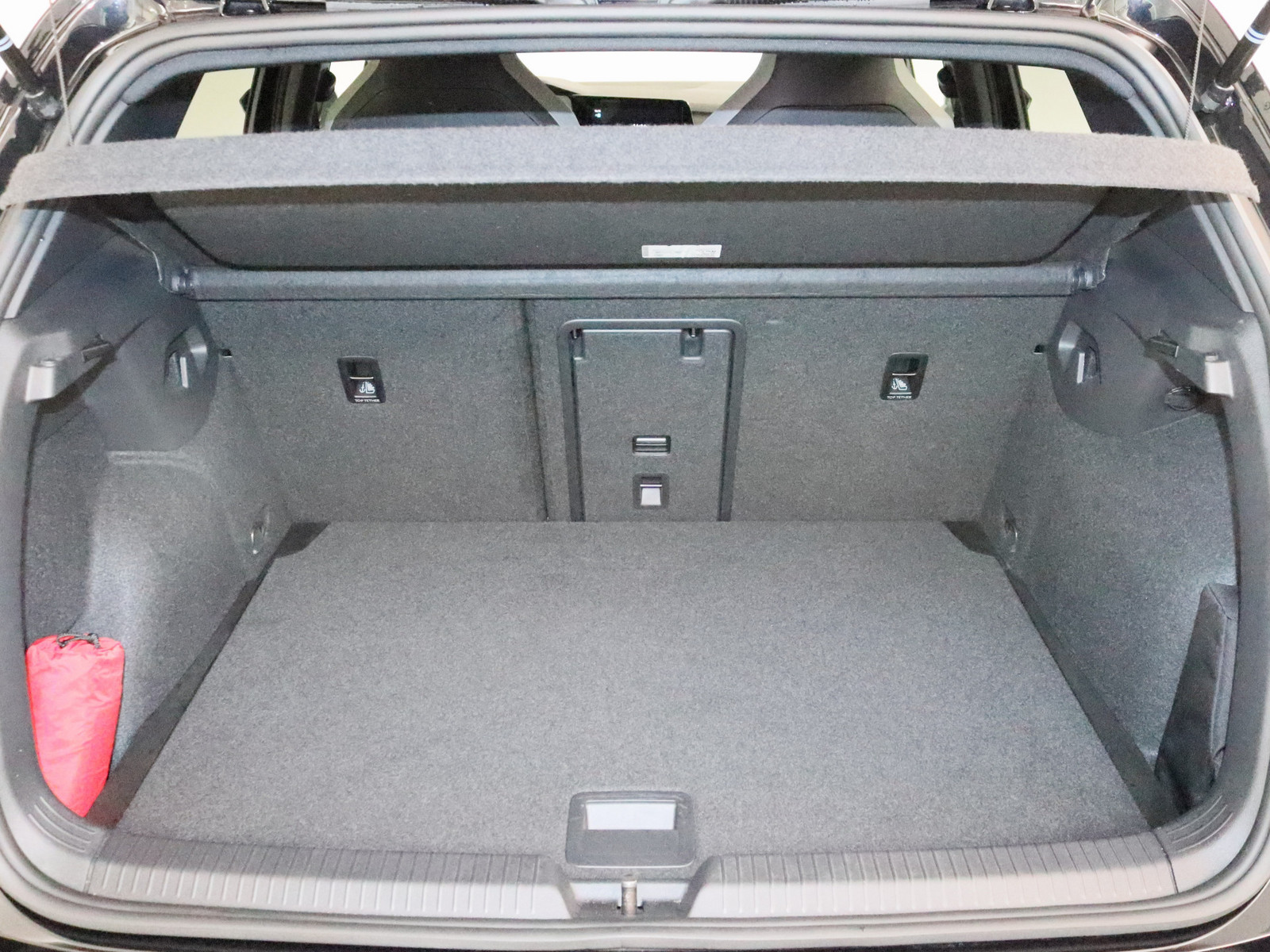 VW Golf VIII 1.5 eTSI R-Line VW Golf VIII 1.5 eTSI R-Line