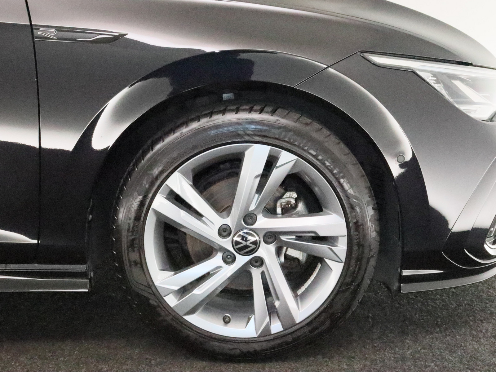 VW Golf VIII 1.5 eTSI R-Line VW Golf VIII 1.5 eTSI R-Line