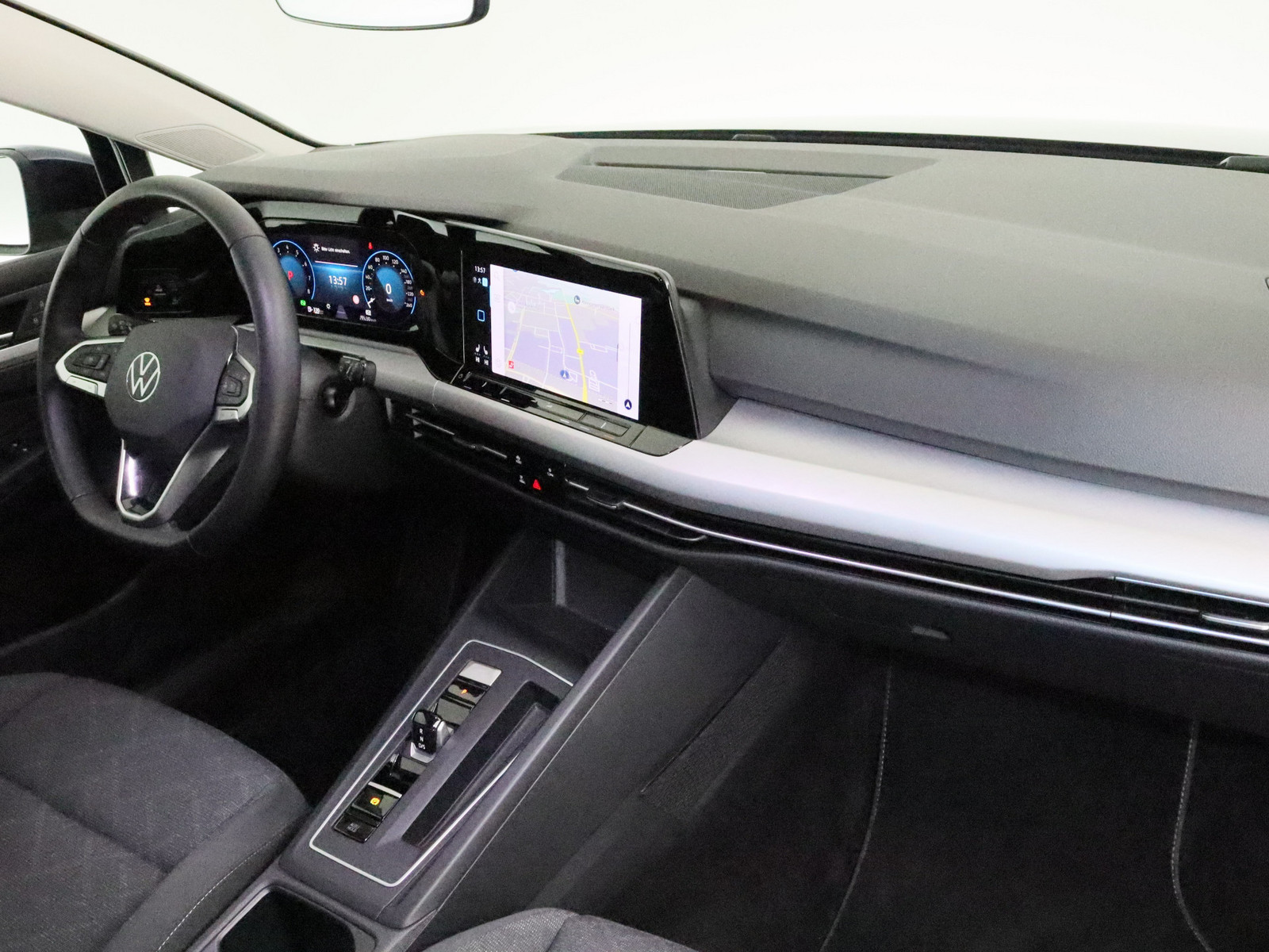 VW Golf VIII 1.5 eTSI Life VW Golf VIII 1.5 eTSI Life