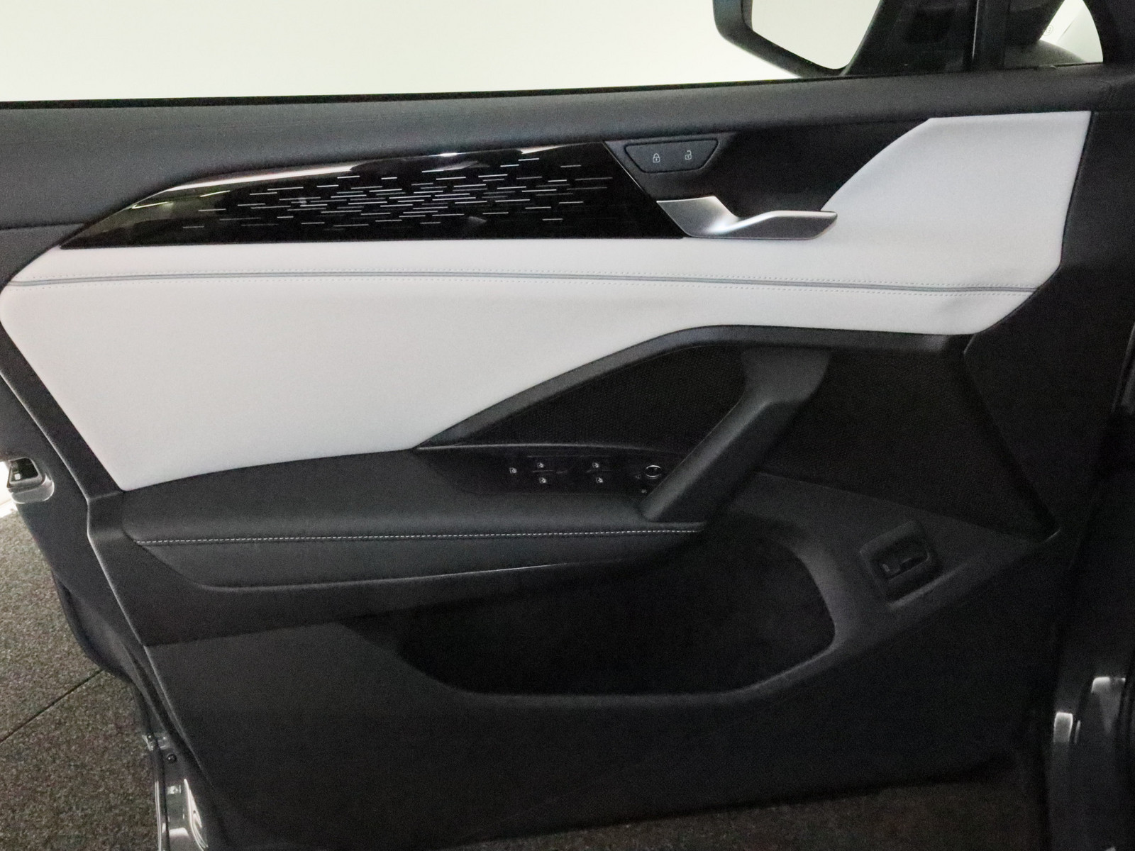 VW Tiguan 2.0 TDI Elegance 4Motion VW Tiguan 2.0 TDI Elegance 4Motion