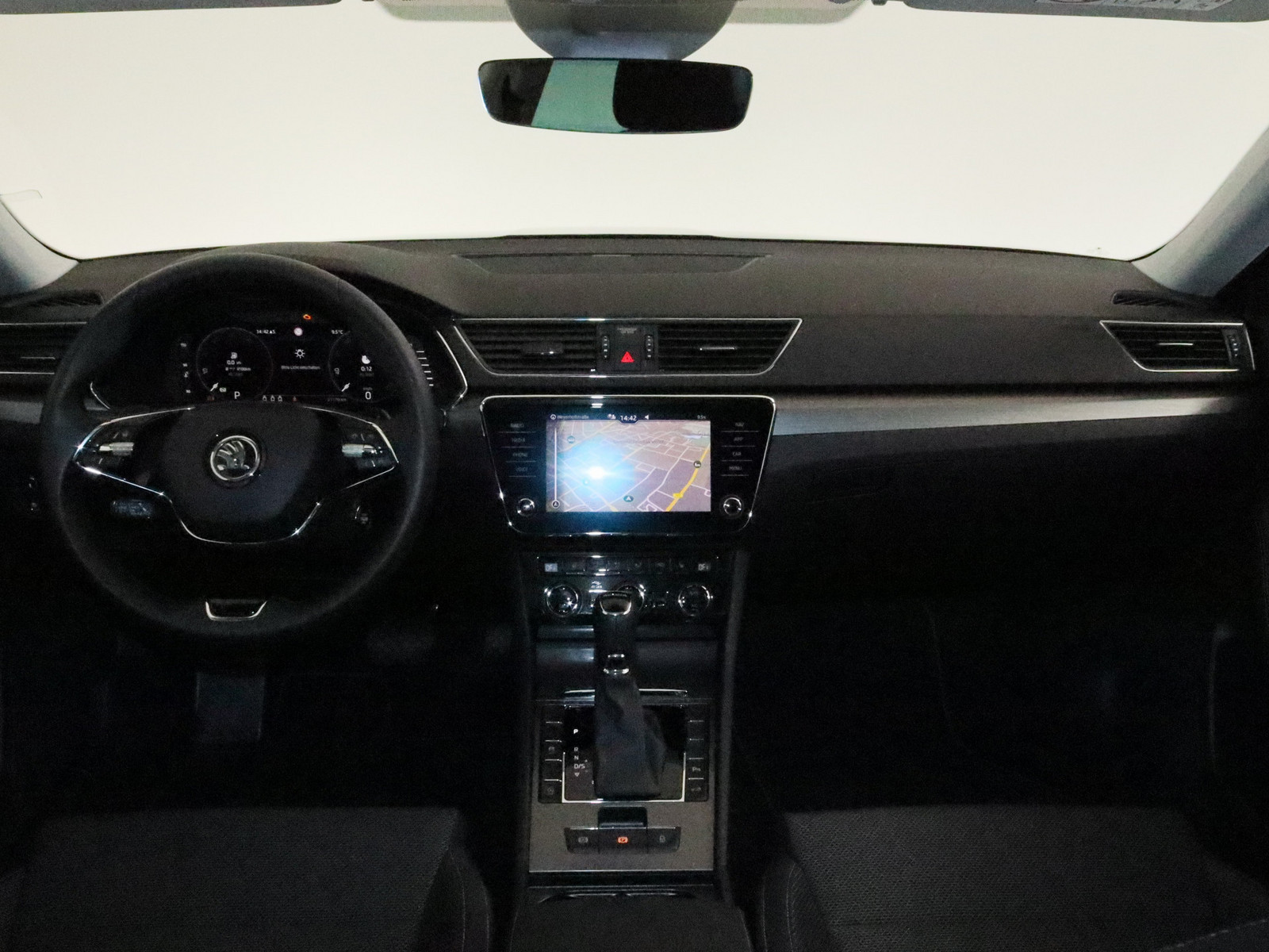 SKODA Superb Combi 2.0 TDI Style SKODA Superb Combi 2.0 TDI Style