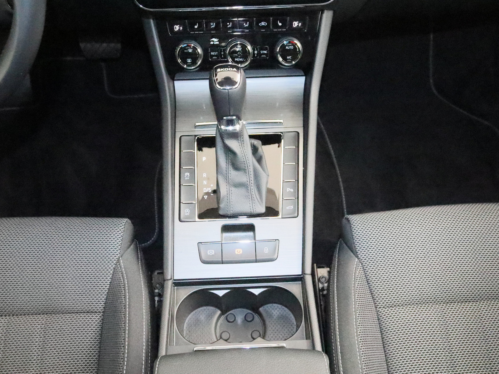 SKODA Superb Combi 2.0 TDI Style SKODA Superb Combi 2.0 TDI Style