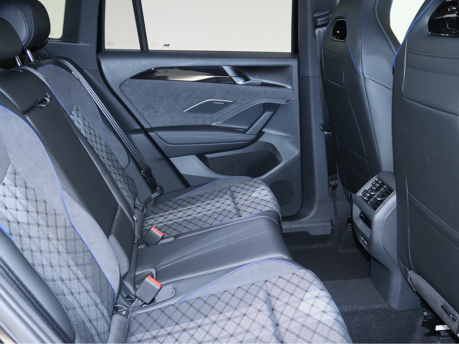 VW Tiguan 2.0 TDI R-Line 4Motion VW Tiguan 2.0 TDI R-Line 4Motion