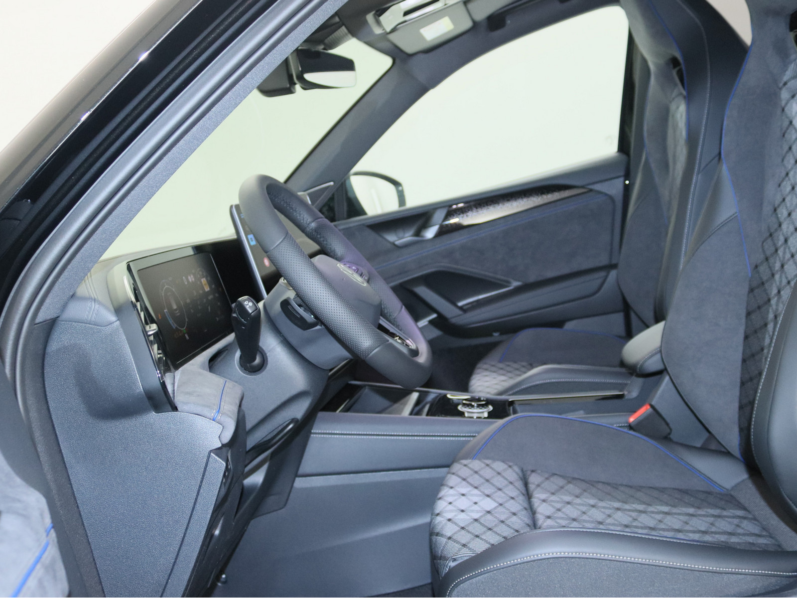 VW Tiguan 2.0 TDI R-Line 4Motion VW Tiguan 2.0 TDI R-Line 4Motion